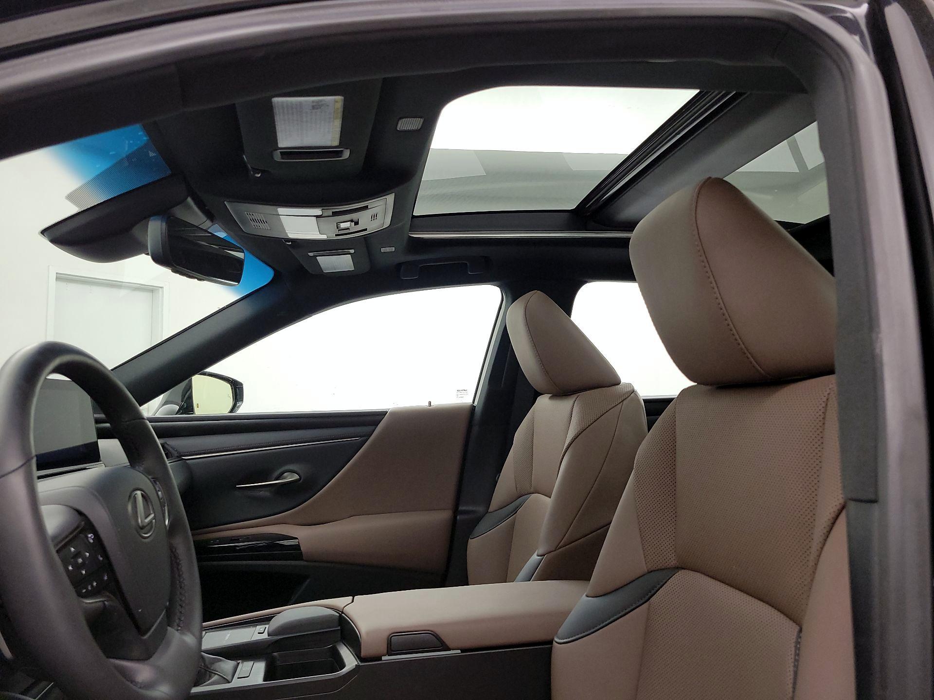 Thumbnail: 2022 Lexus ES - 18