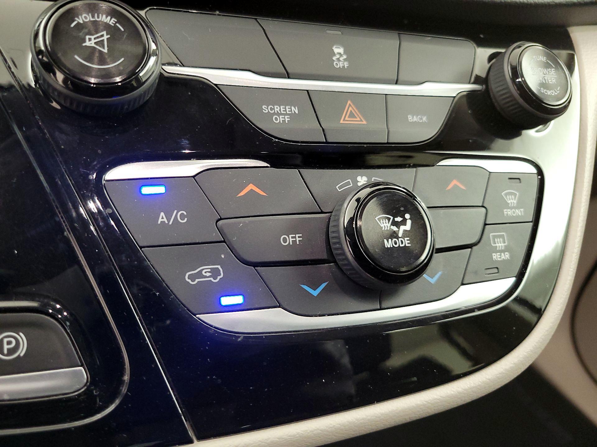 Thumbnail: 2017 Chrysler Pacifica - 15