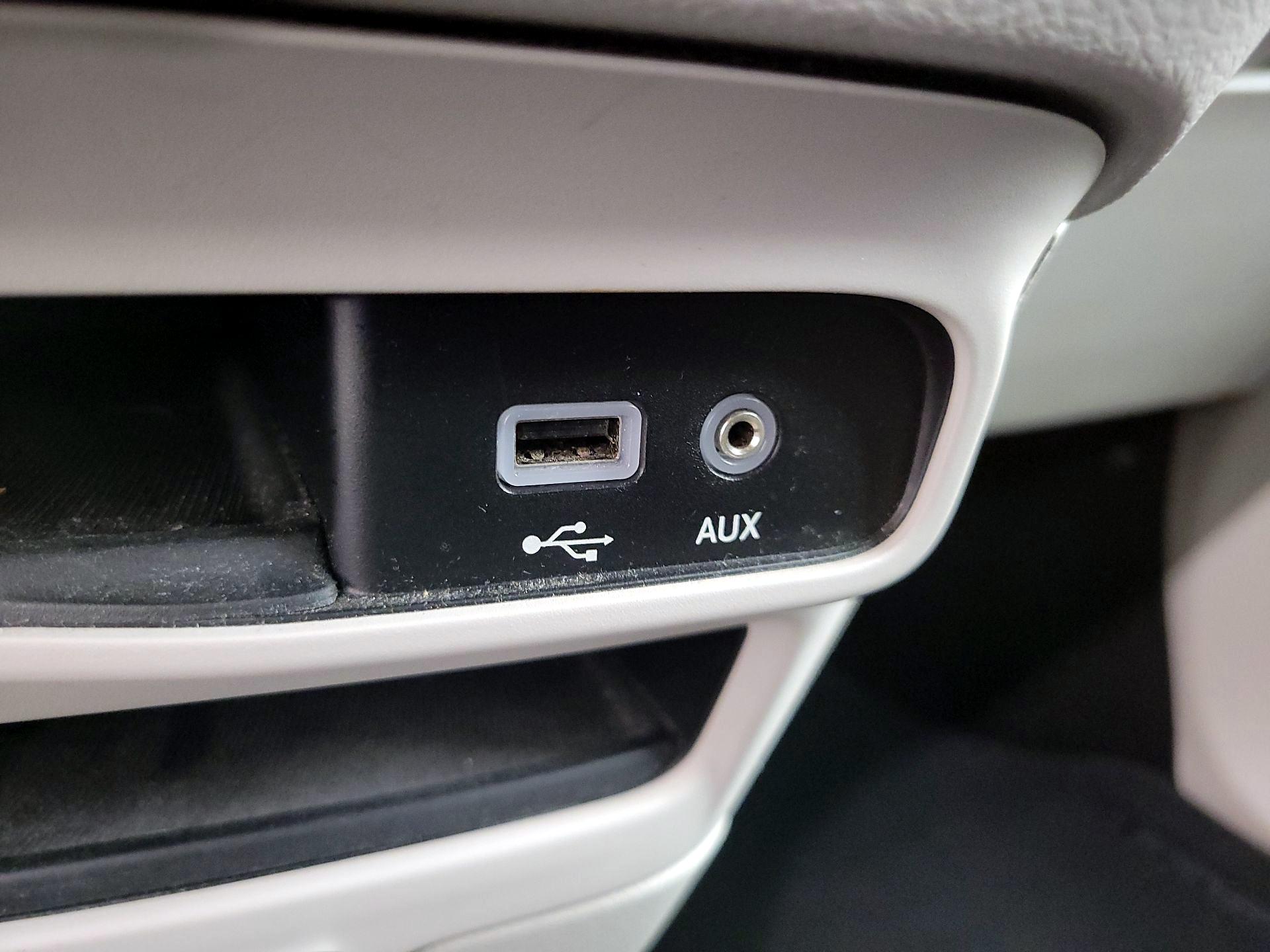 Thumbnail: 2017 Chrysler Pacifica - 17