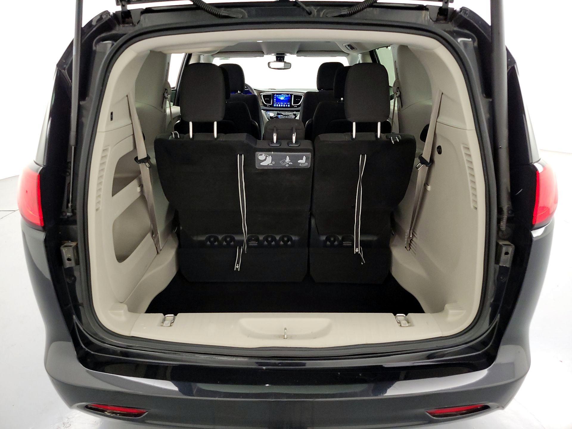 Thumbnail: 2017 Chrysler Pacifica - 20