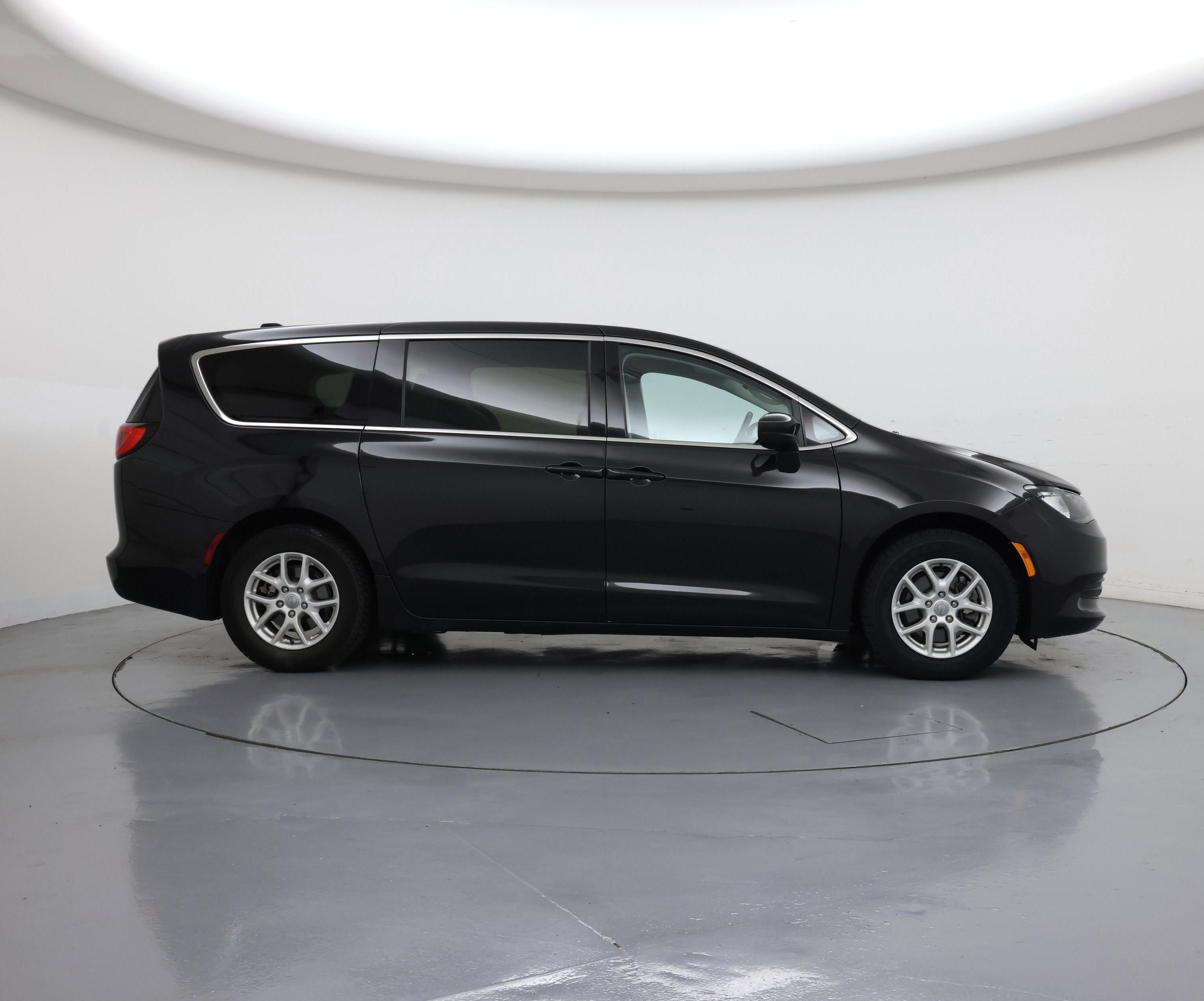 Thumbnail: 2017 Chrysler Pacifica - 7