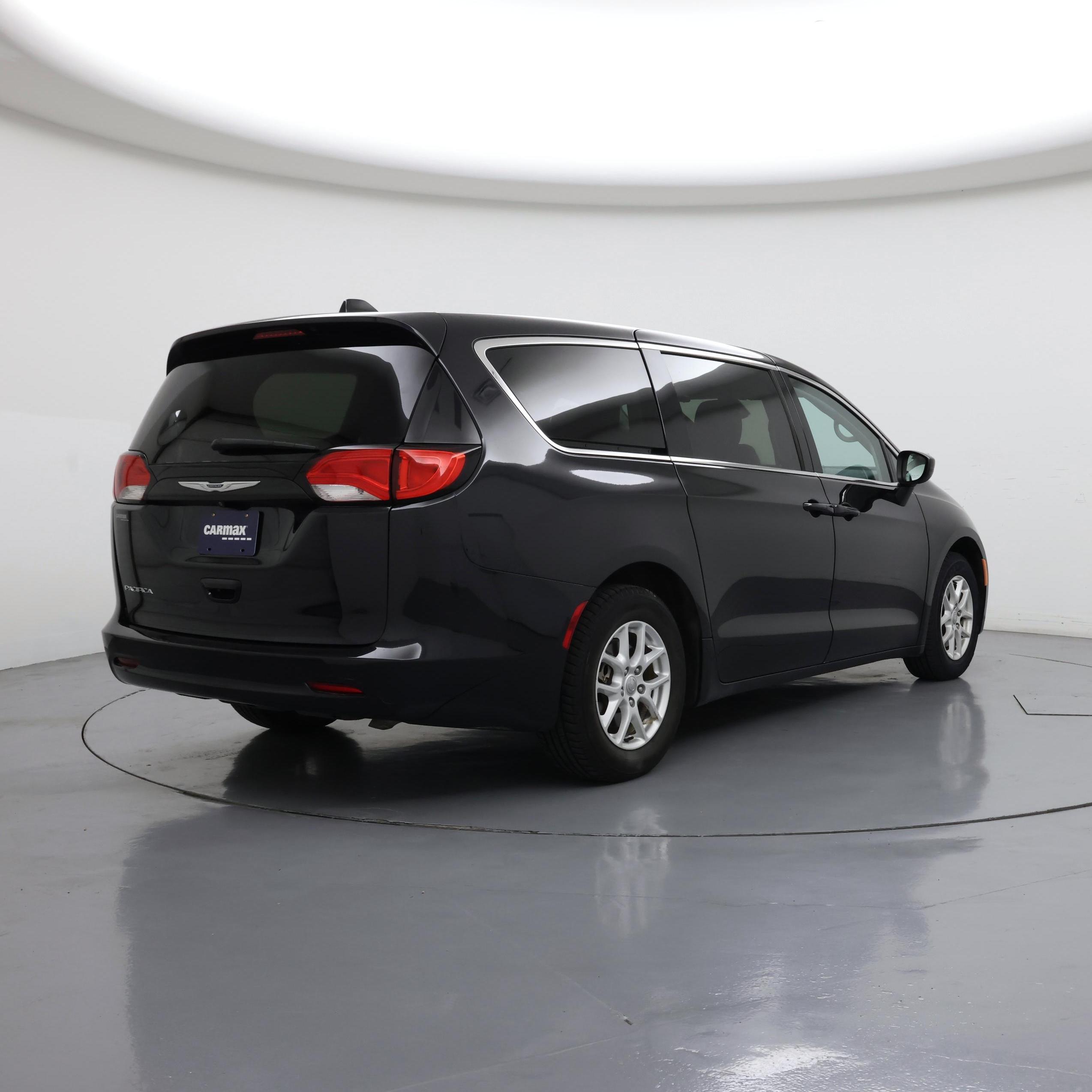 Thumbnail: 2017 Chrysler Pacifica - 8