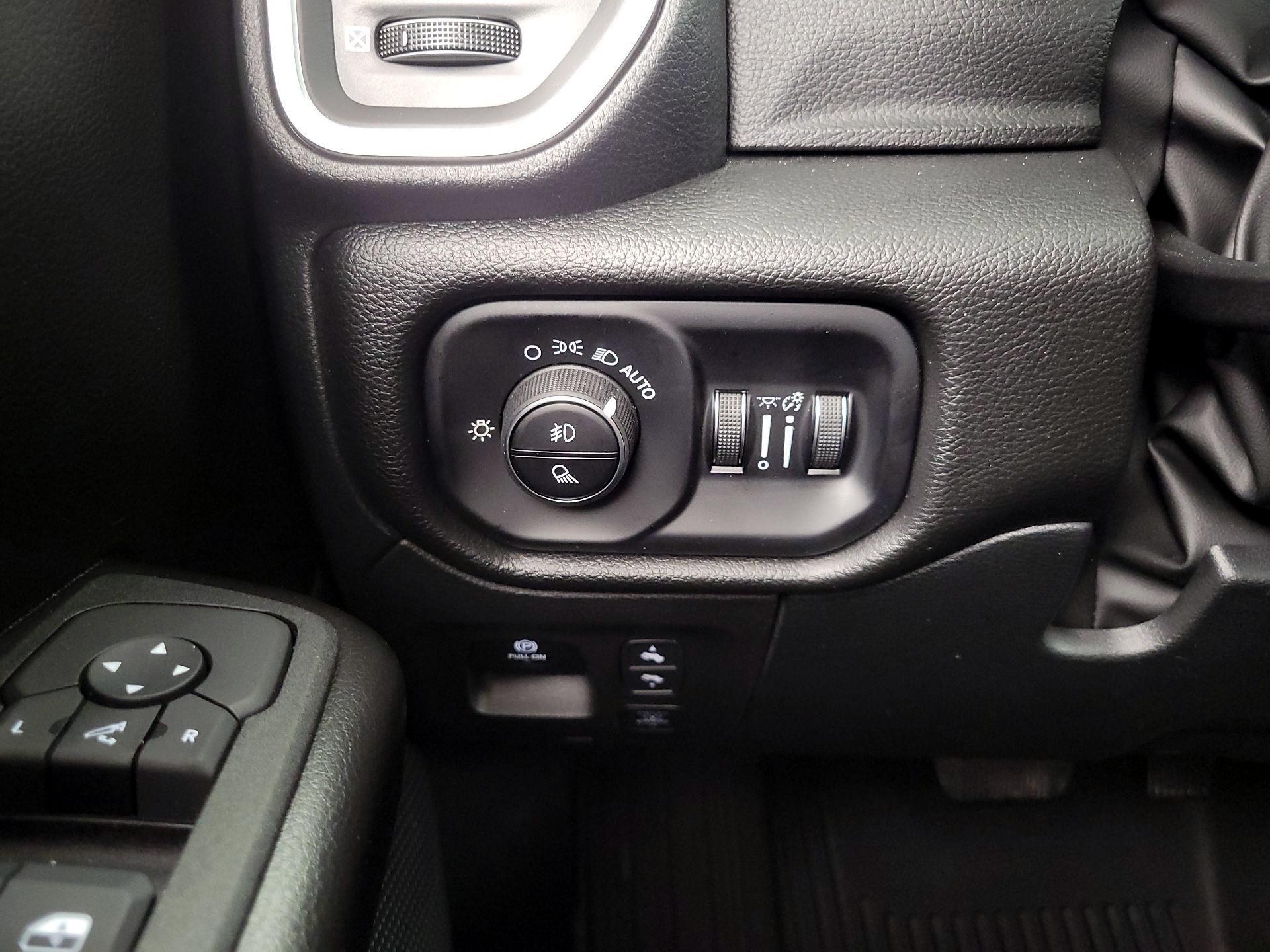 Thumbnail: 2025 RAM 1500 - 13