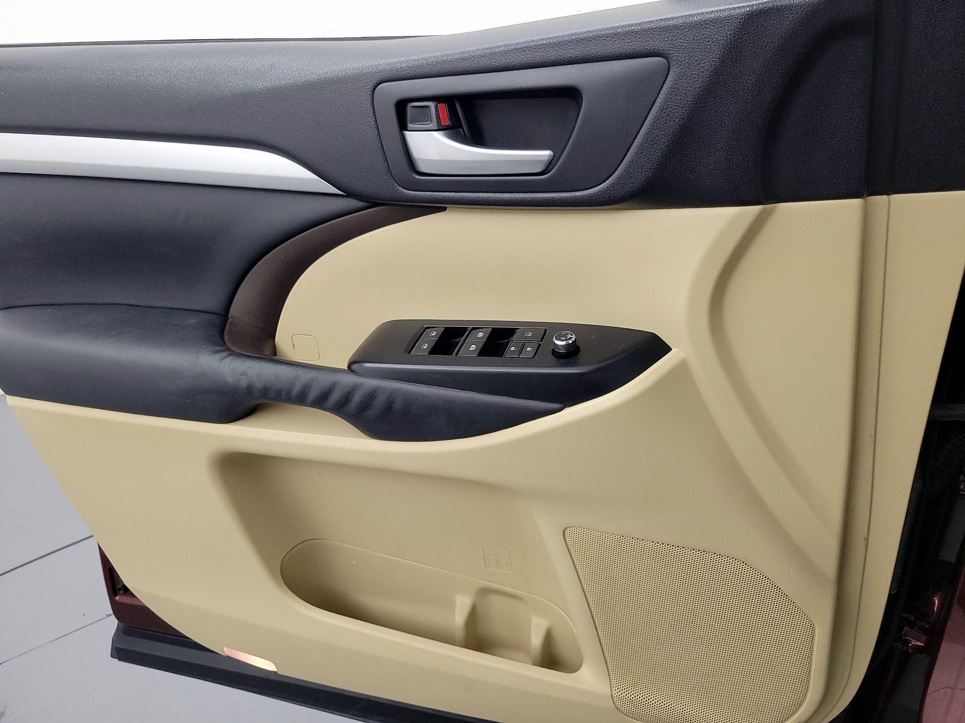 Thumbnail: 2014 Toyota Highlander - 12