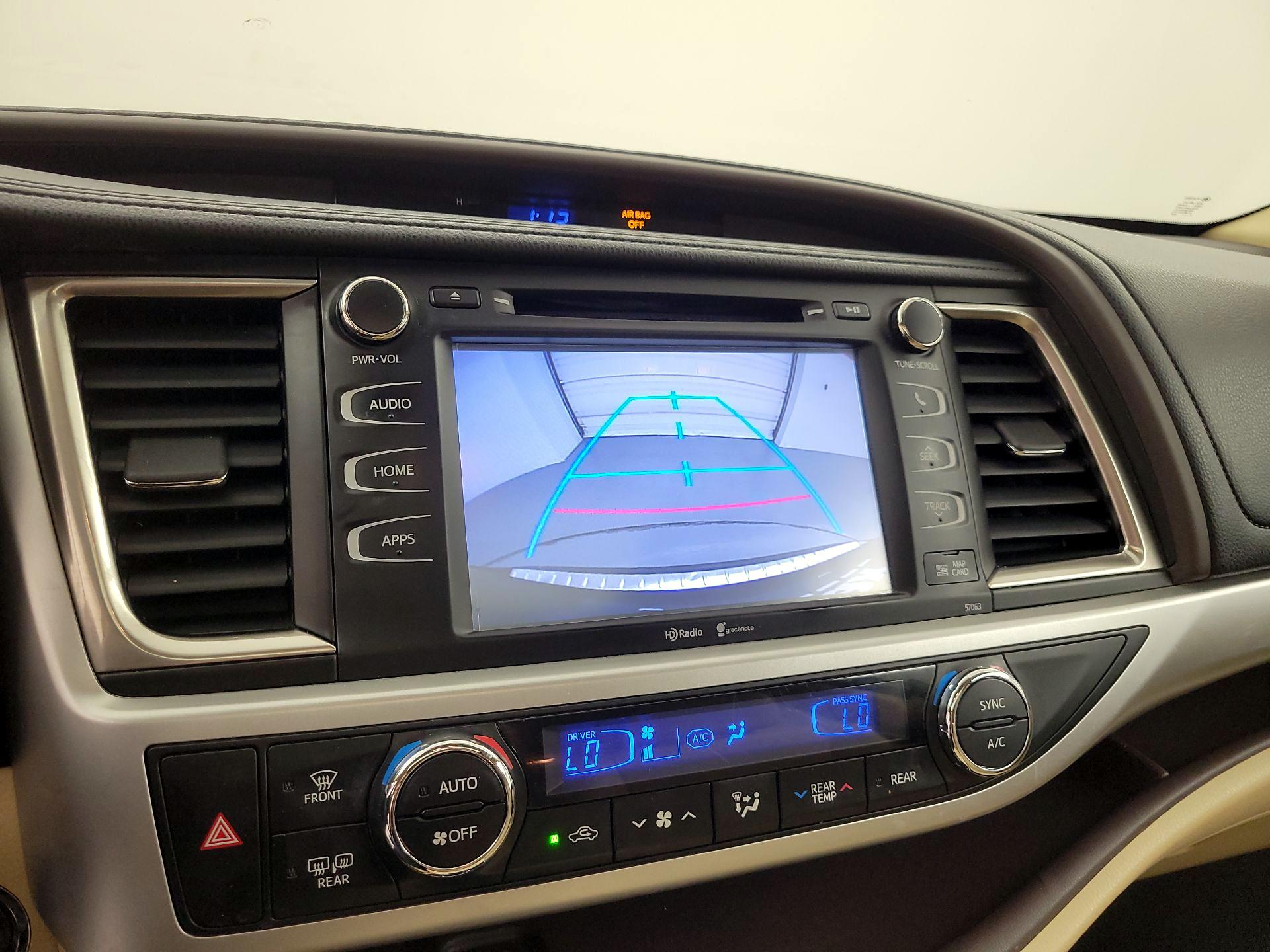 Thumbnail: 2014 Toyota Highlander - 14