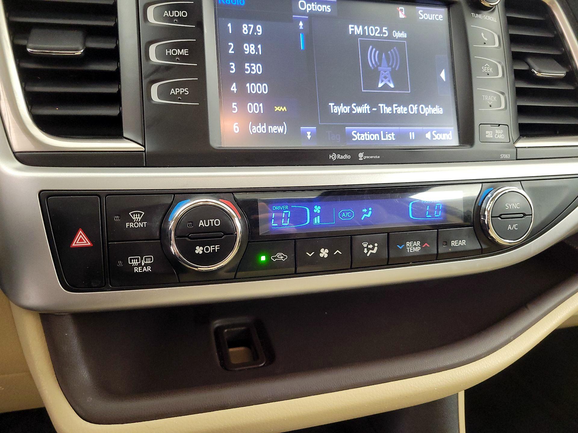 Thumbnail: 2014 Toyota Highlander - 16