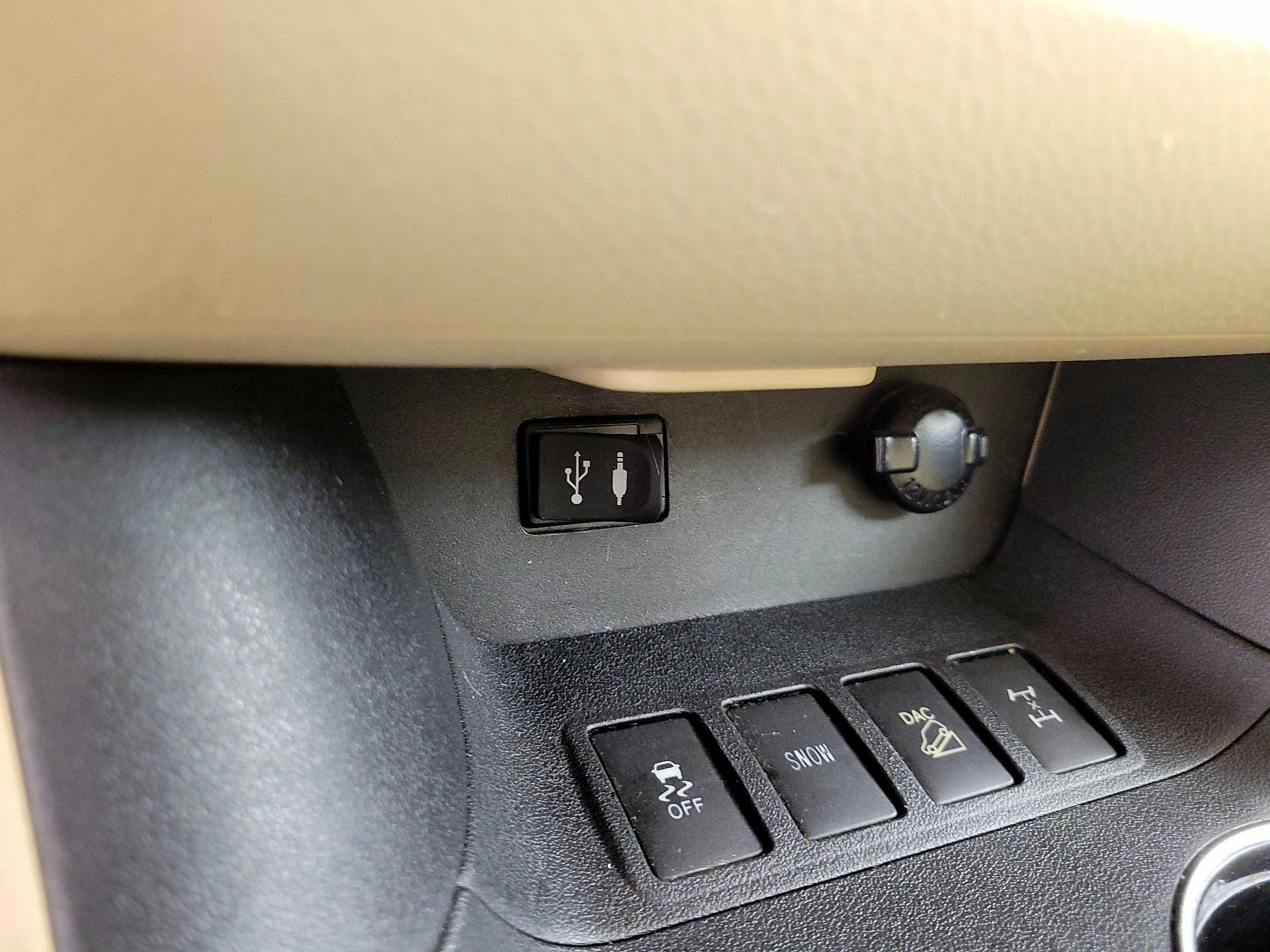 Thumbnail: 2014 Toyota Highlander - 18