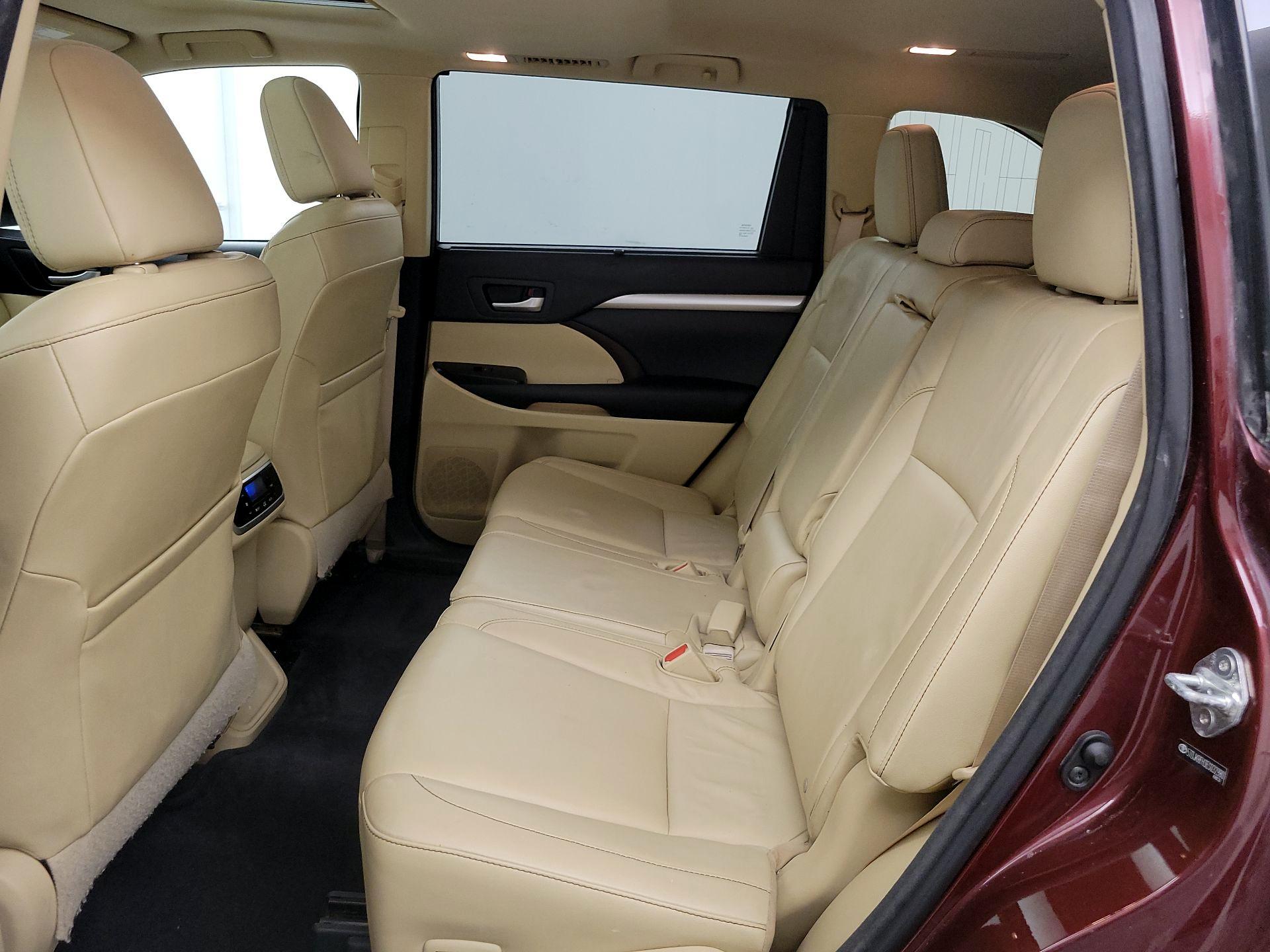 Thumbnail: 2014 Toyota Highlander - 20