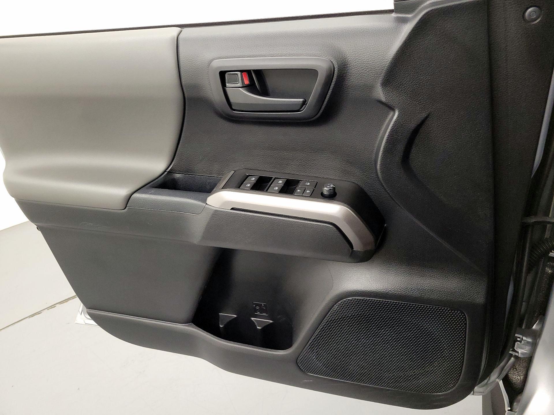 Thumbnail: 2021 Toyota Tacoma - 12