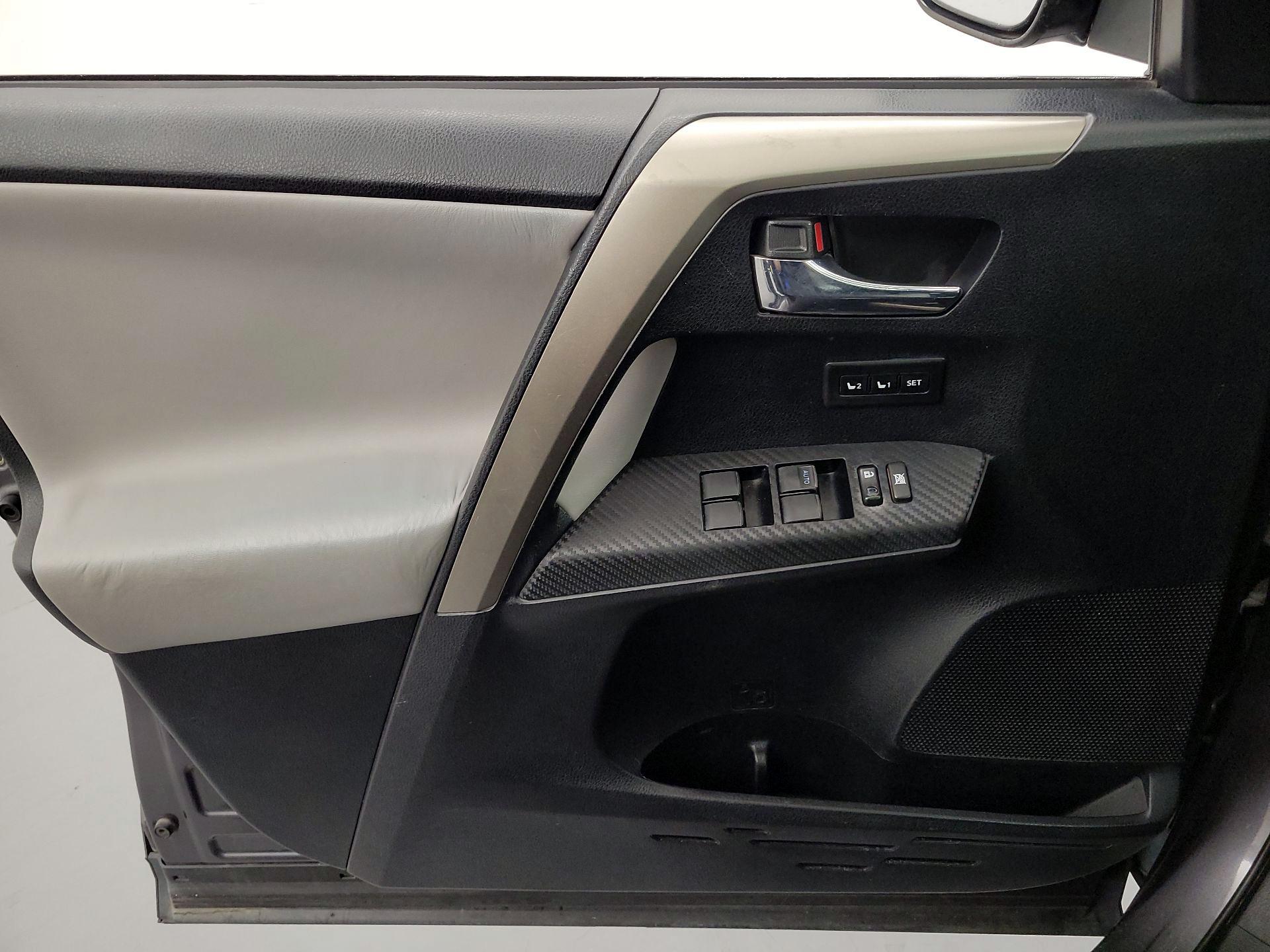 Thumbnail: 2014 Toyota RAV4 - 12