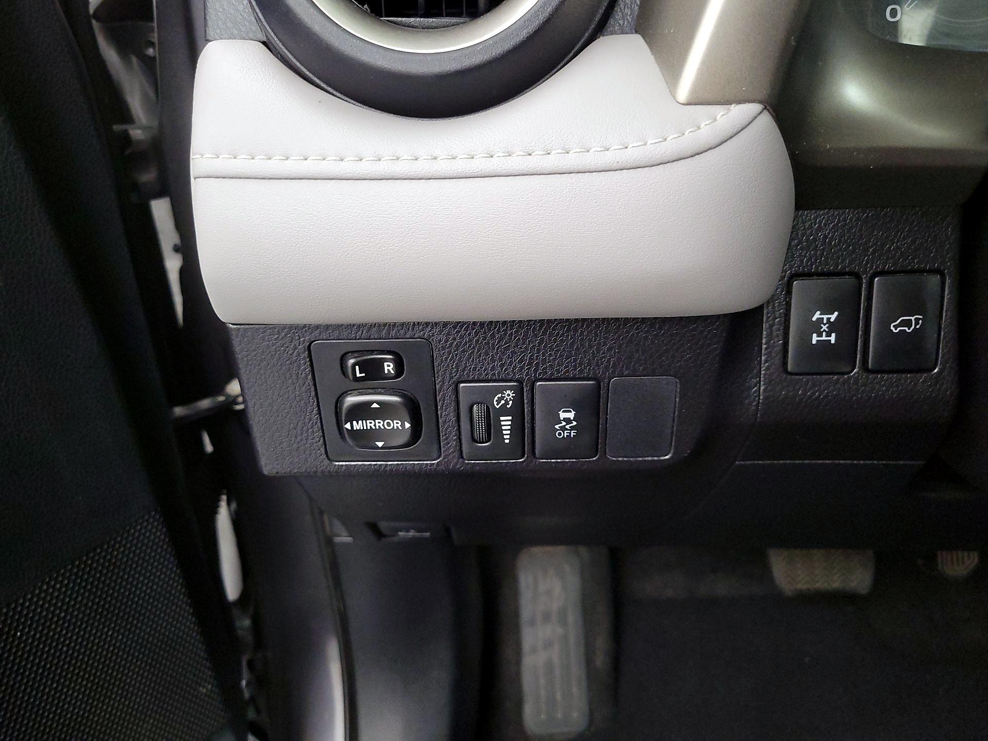Thumbnail: 2014 Toyota RAV4 - 13