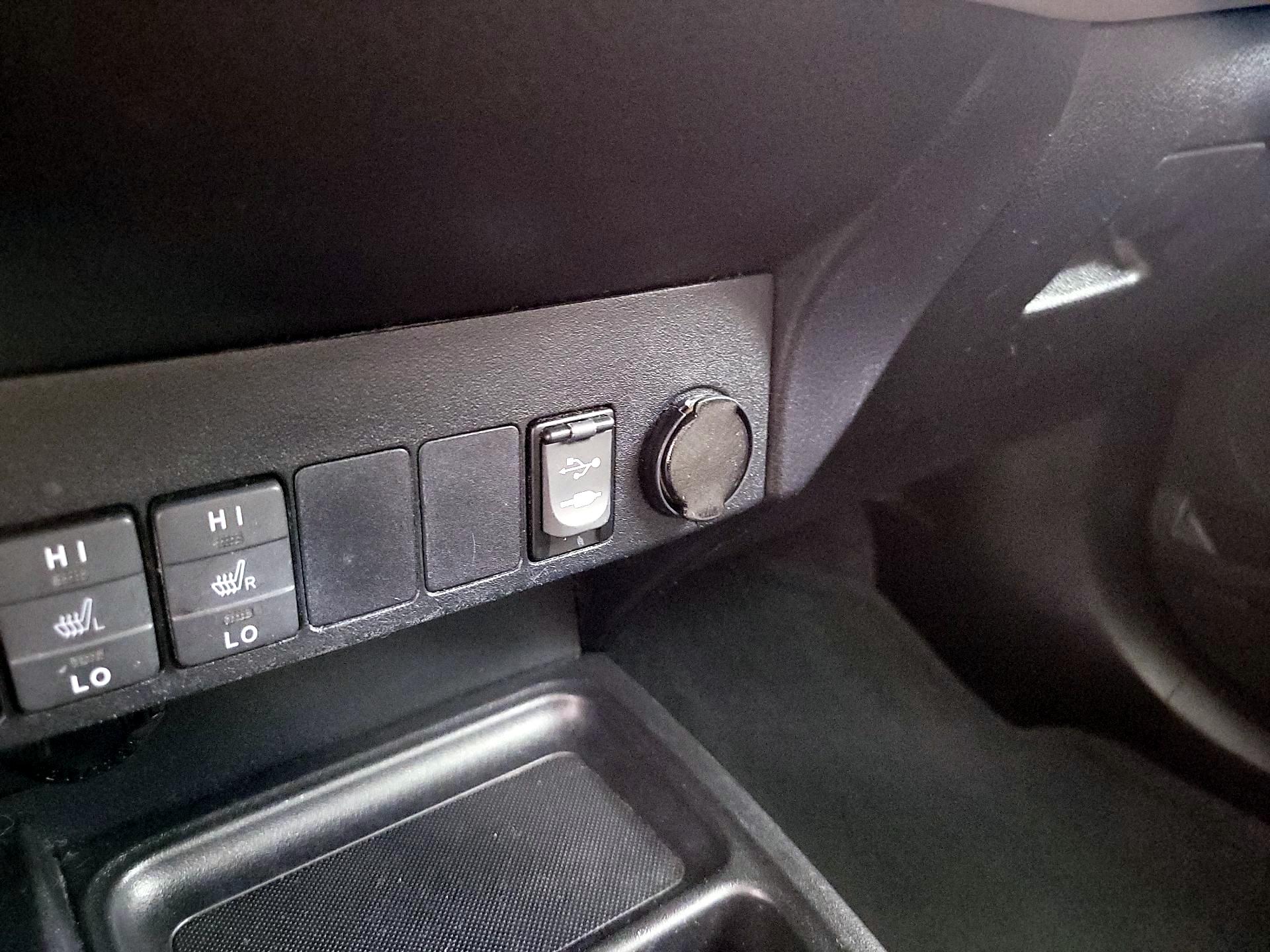 Thumbnail: 2014 Toyota RAV4 - 18