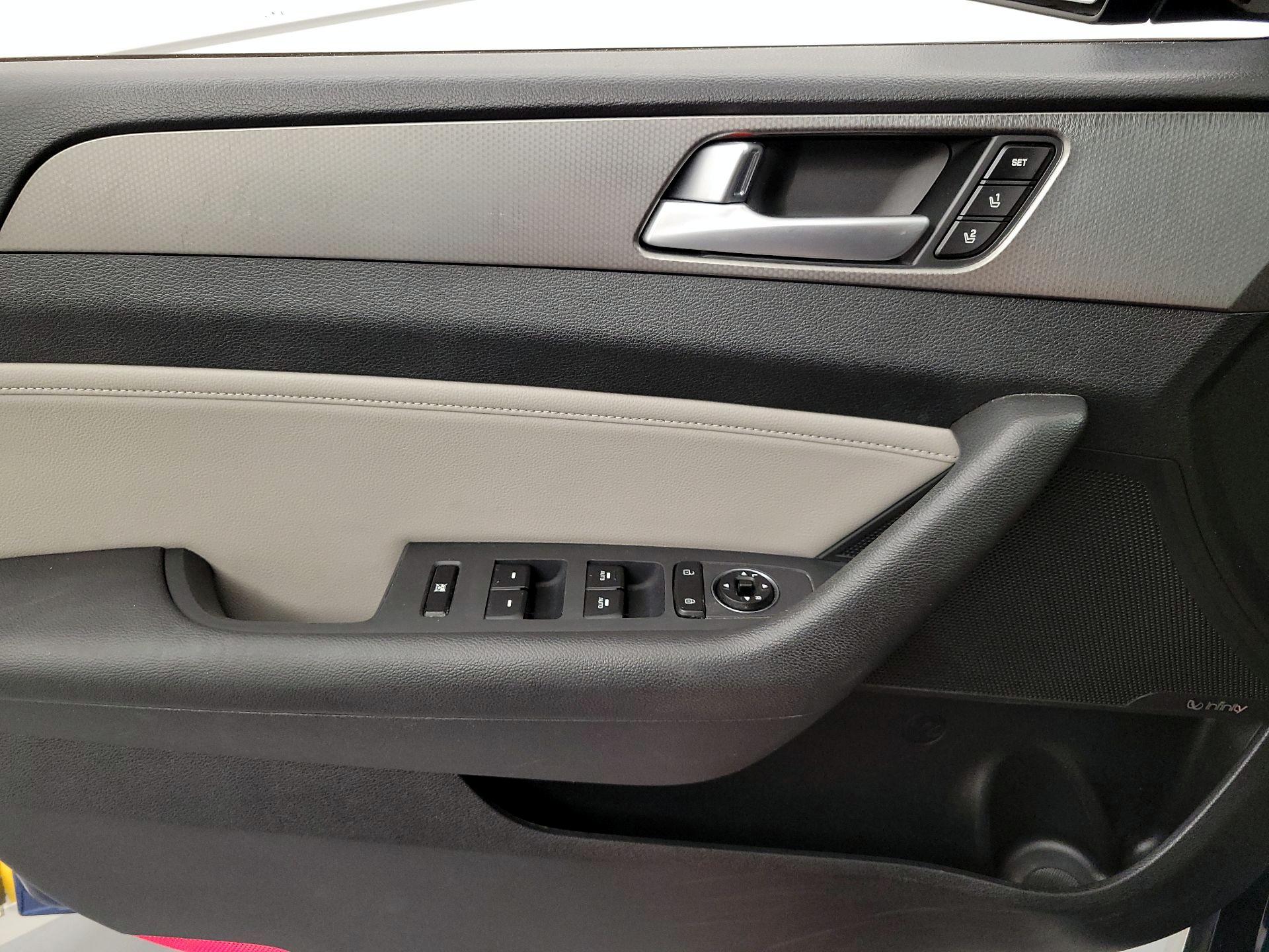 Thumbnail: 2015 Hyundai Sonata - 12