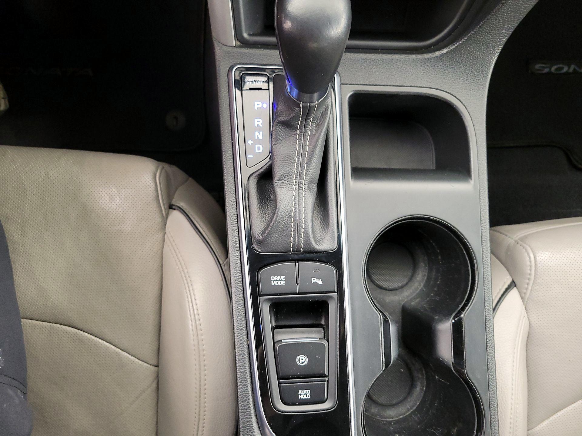Thumbnail: 2015 Hyundai Sonata - 18