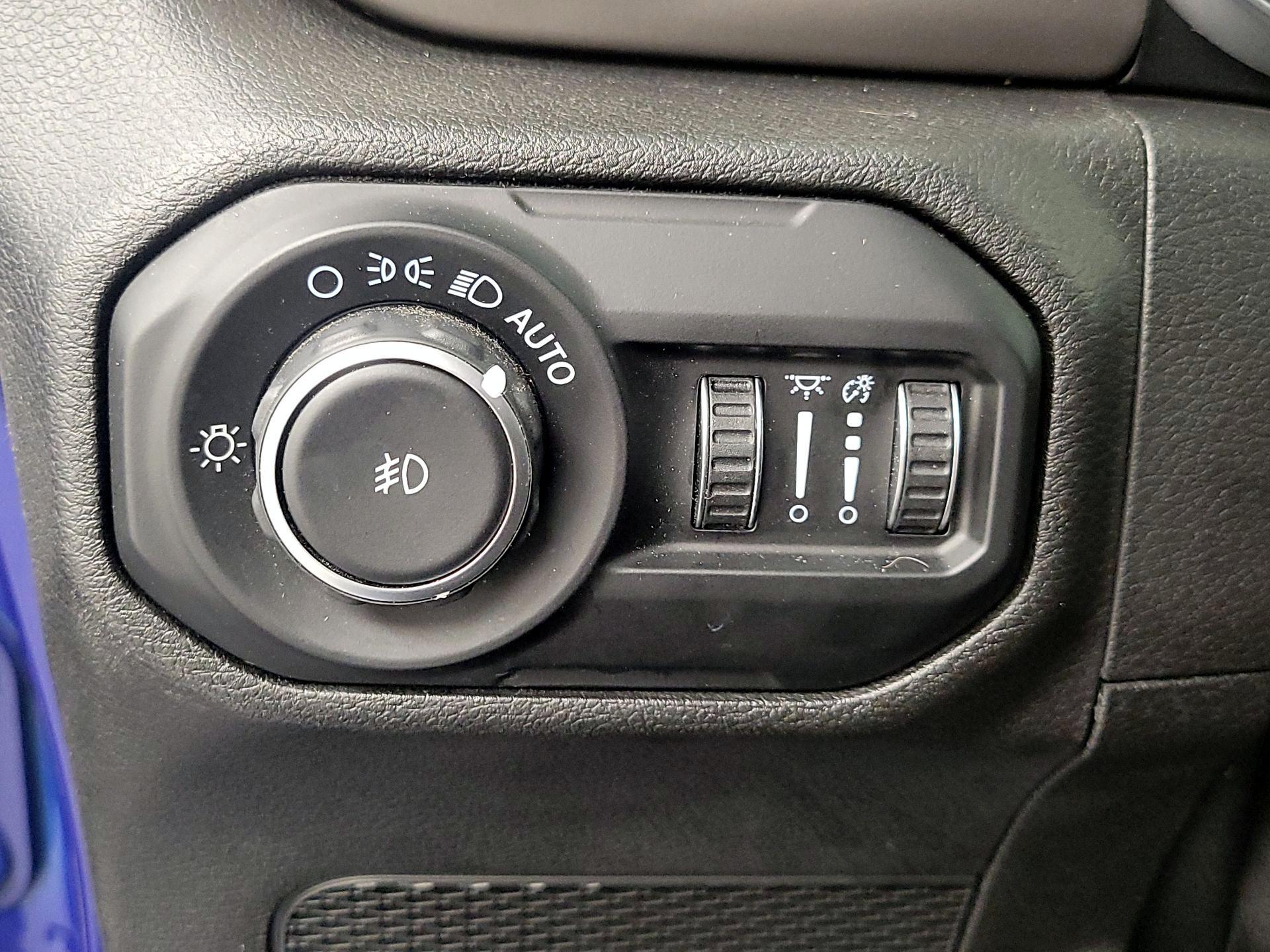 Thumbnail: 2018 Jeep Wrangler - 13