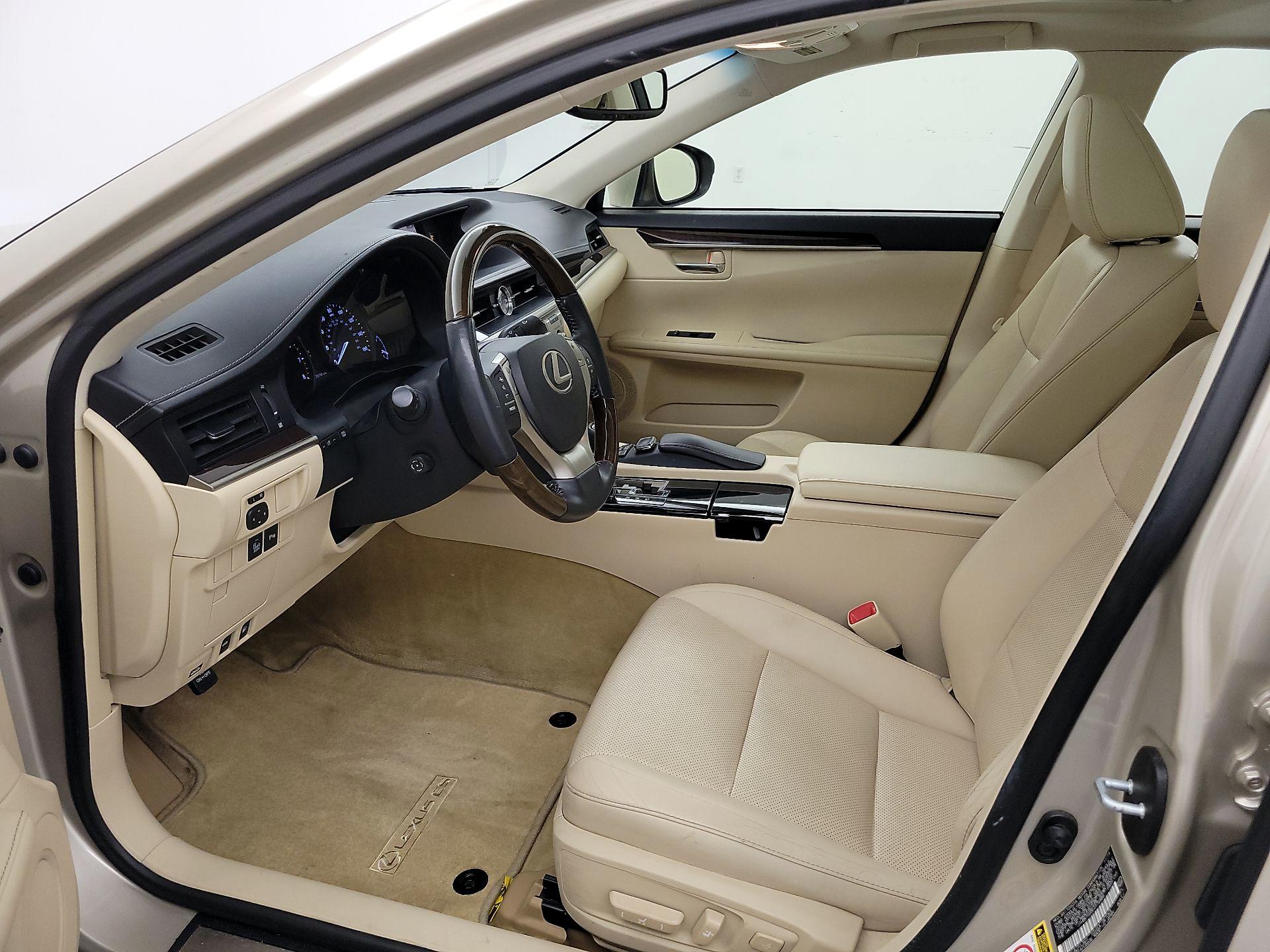 Thumbnail: 2015 Lexus ES - 11