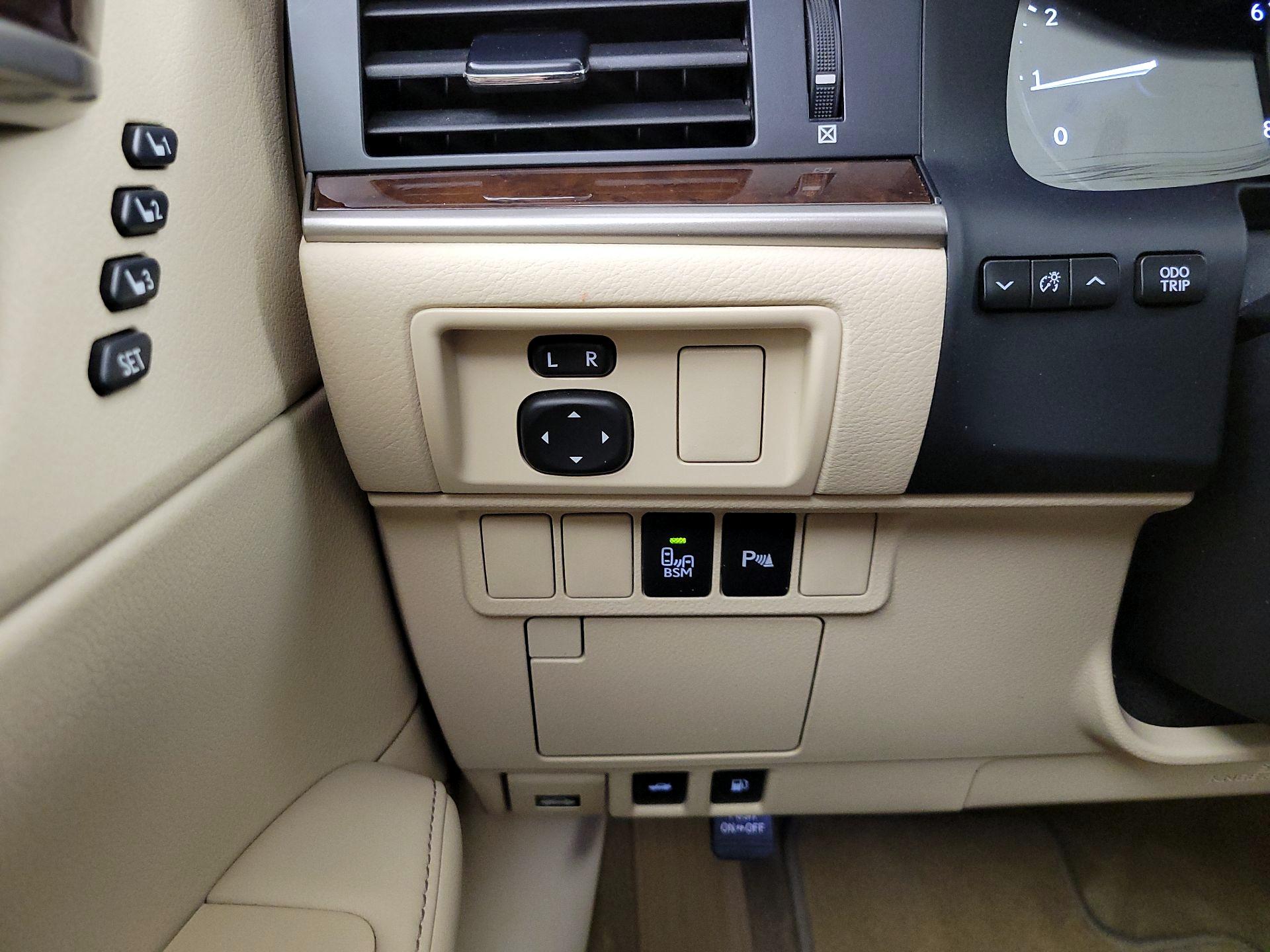 Thumbnail: 2015 Lexus ES - 13