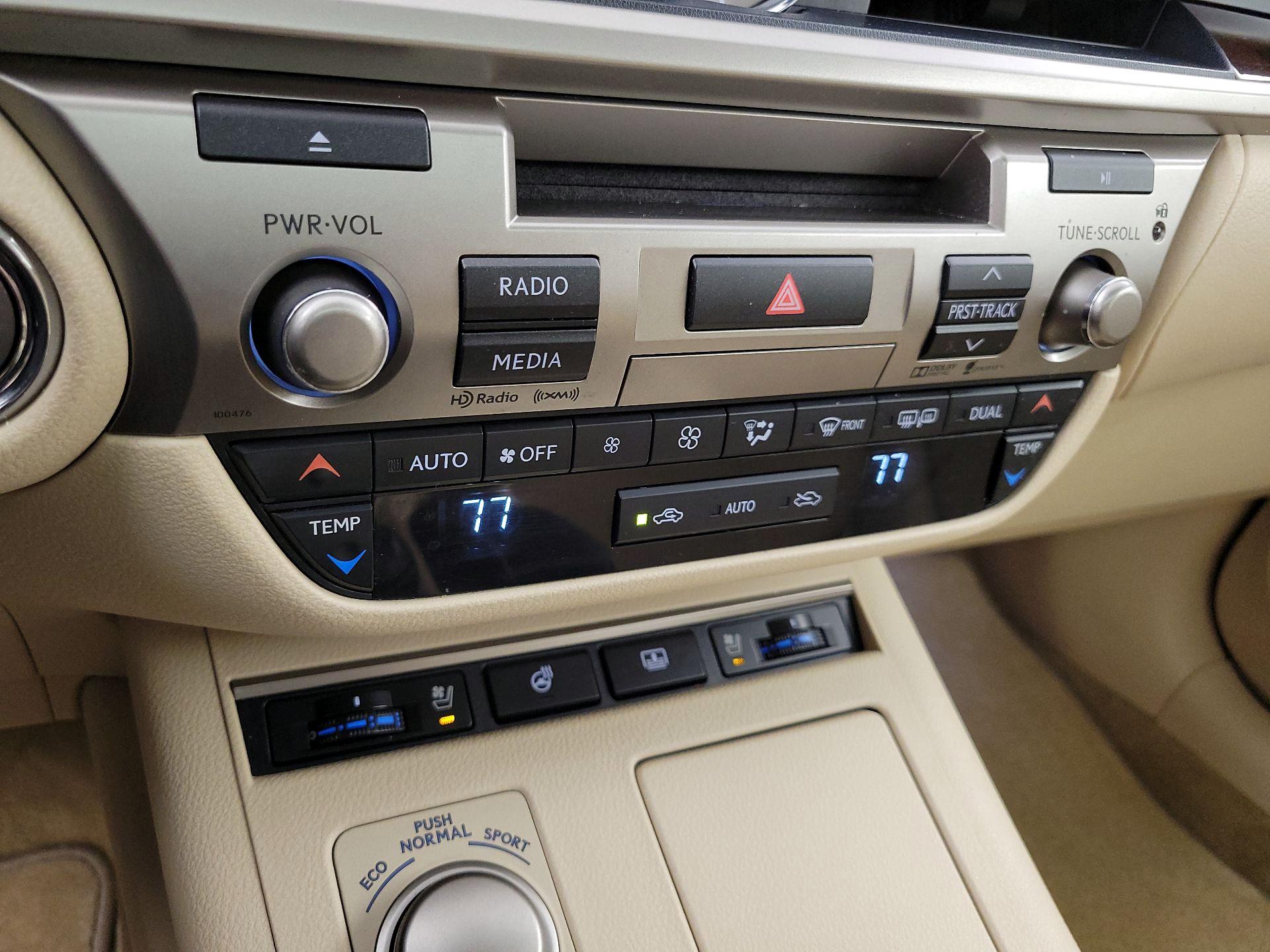 Thumbnail: 2015 Lexus ES - 17