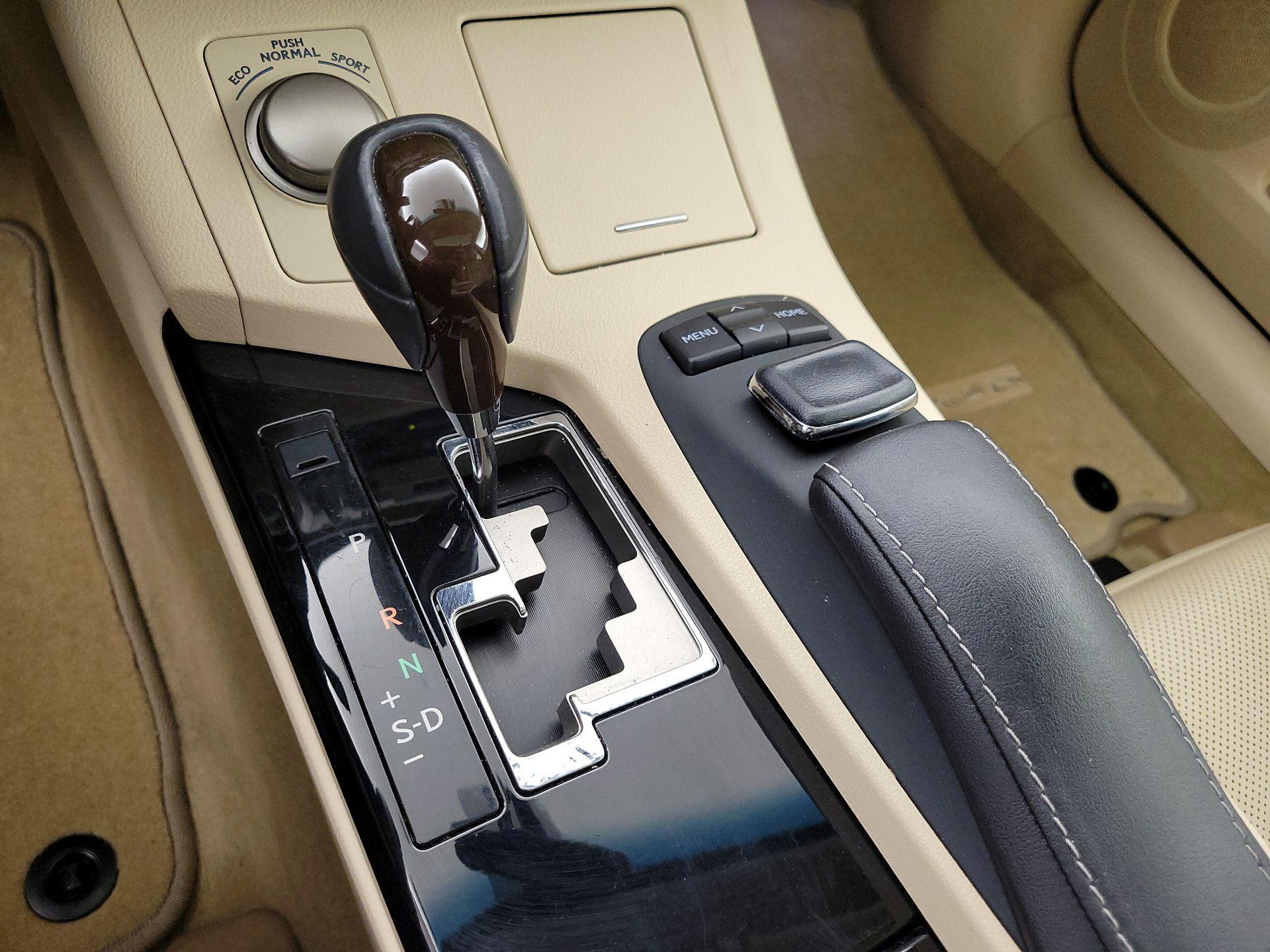 Thumbnail: 2015 Lexus ES - 18