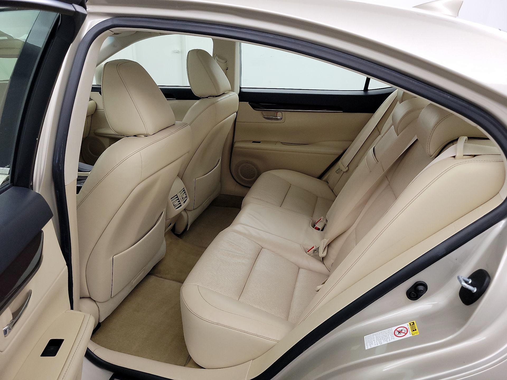 Thumbnail: 2015 Lexus ES - 20