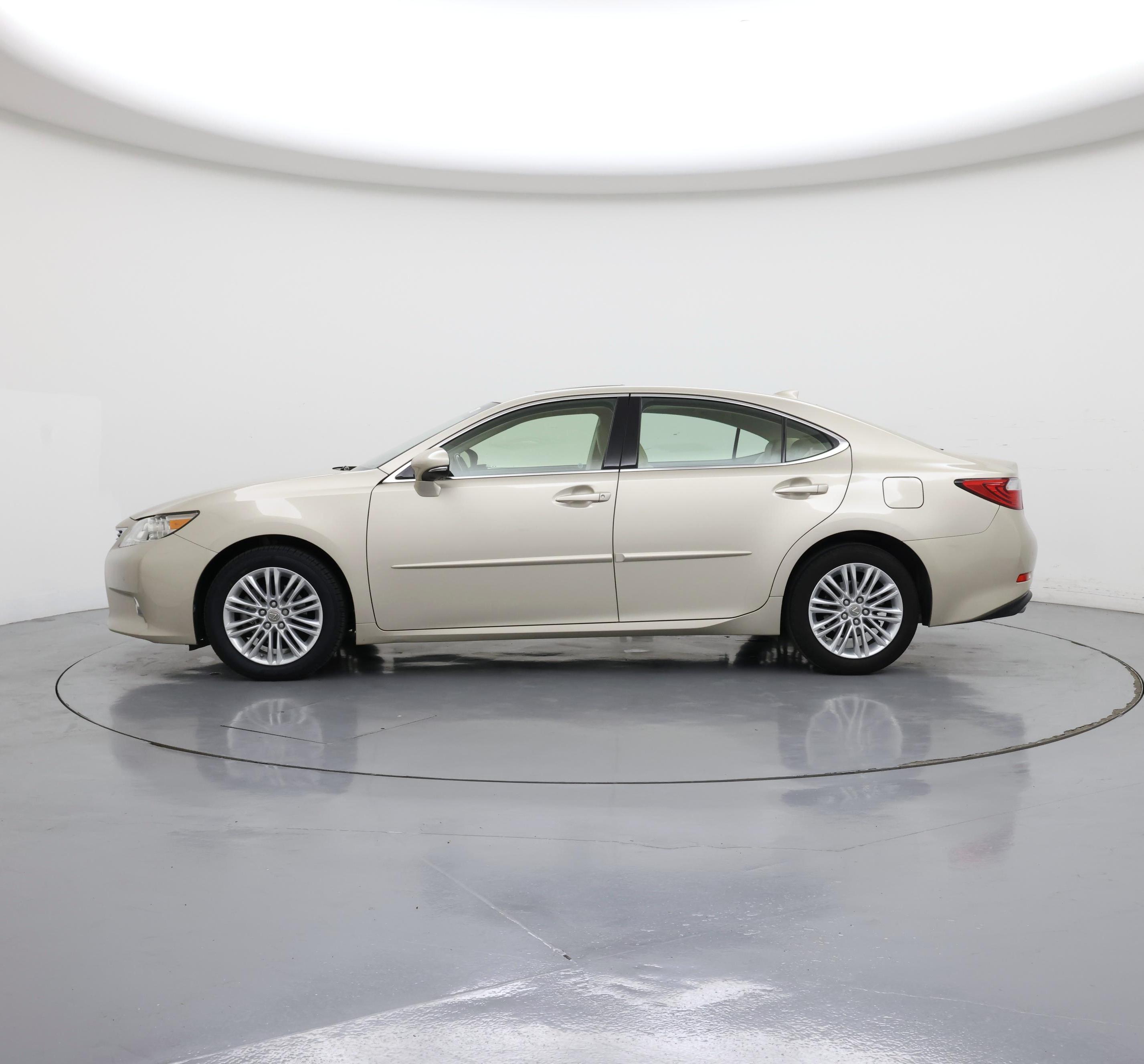 Thumbnail: 2015 Lexus ES - 3