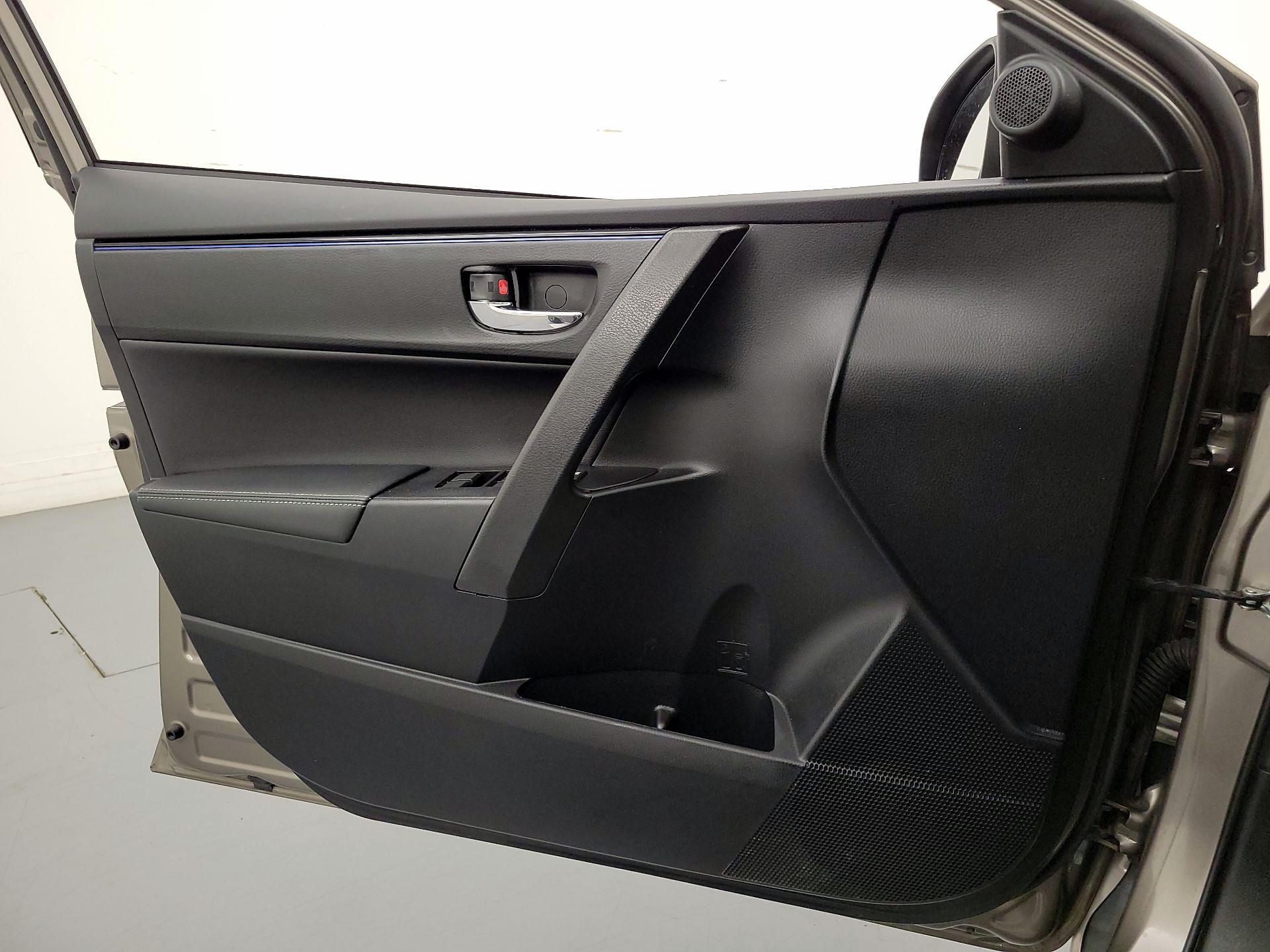 Thumbnail: 2017 Toyota Corolla - 12