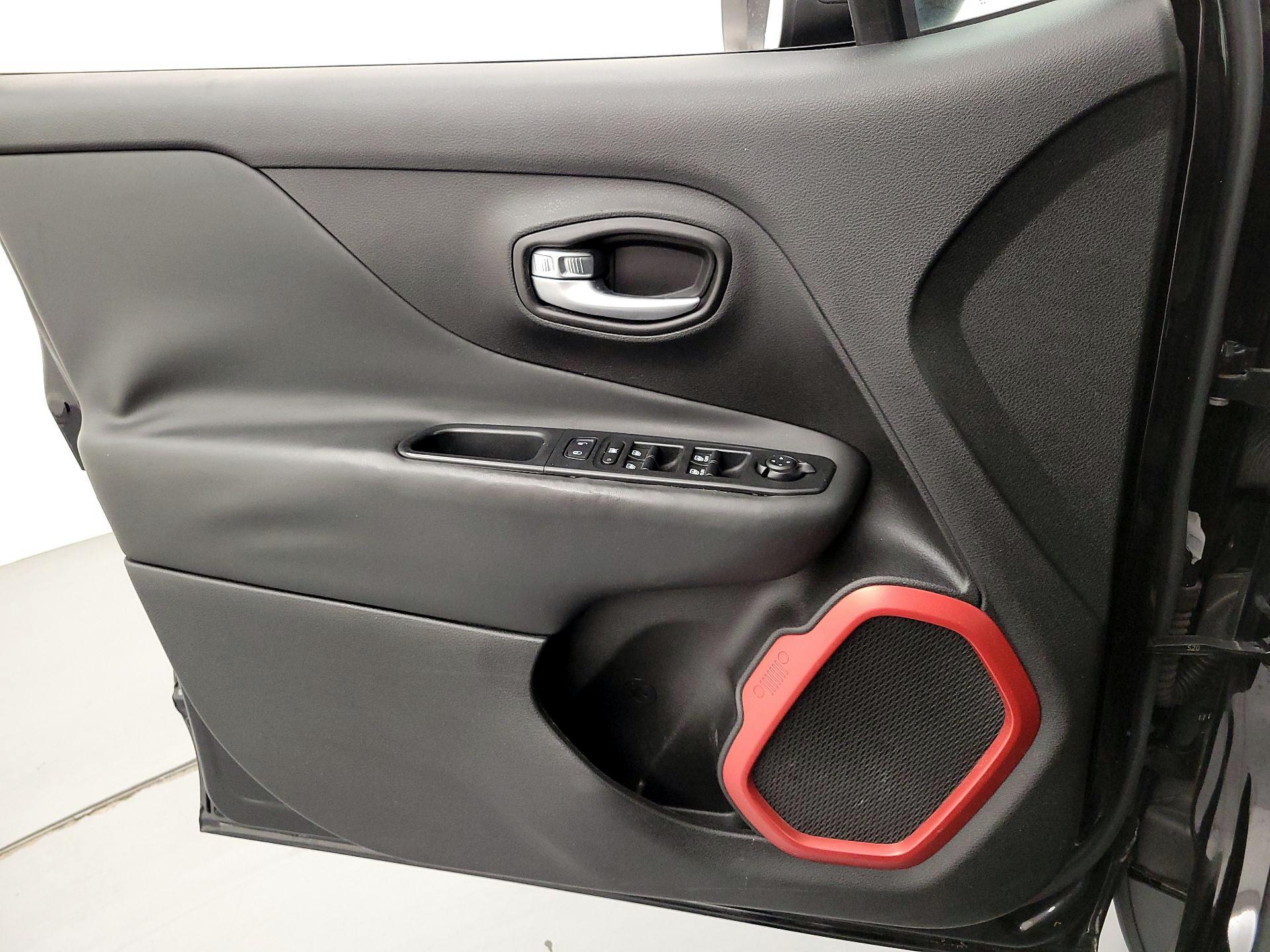 Thumbnail: 2015 Jeep Renegade - 12