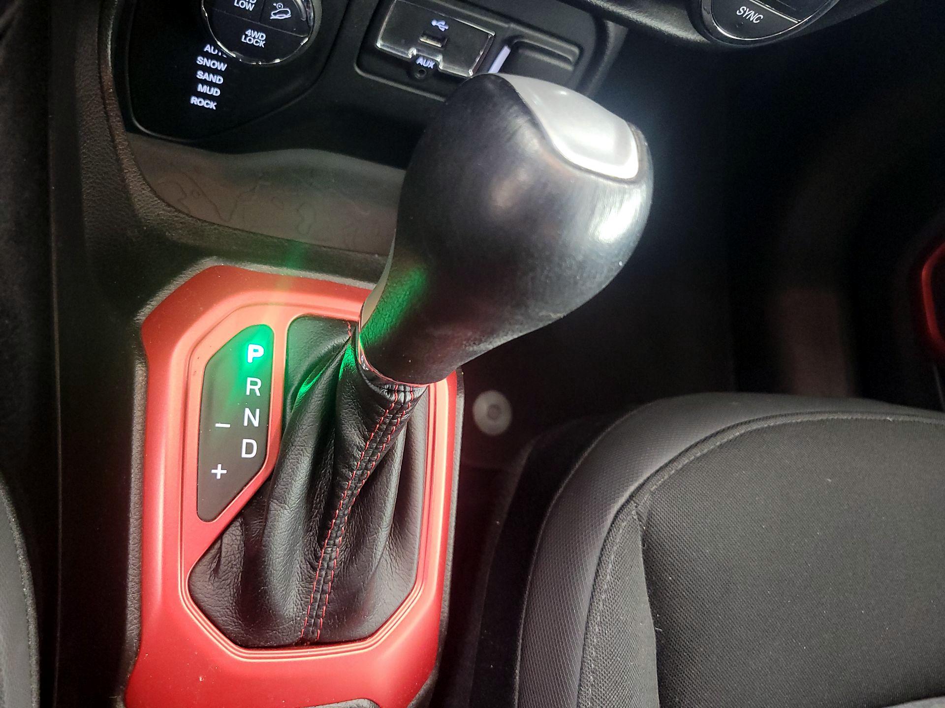 Thumbnail: 2015 Jeep Renegade - 17