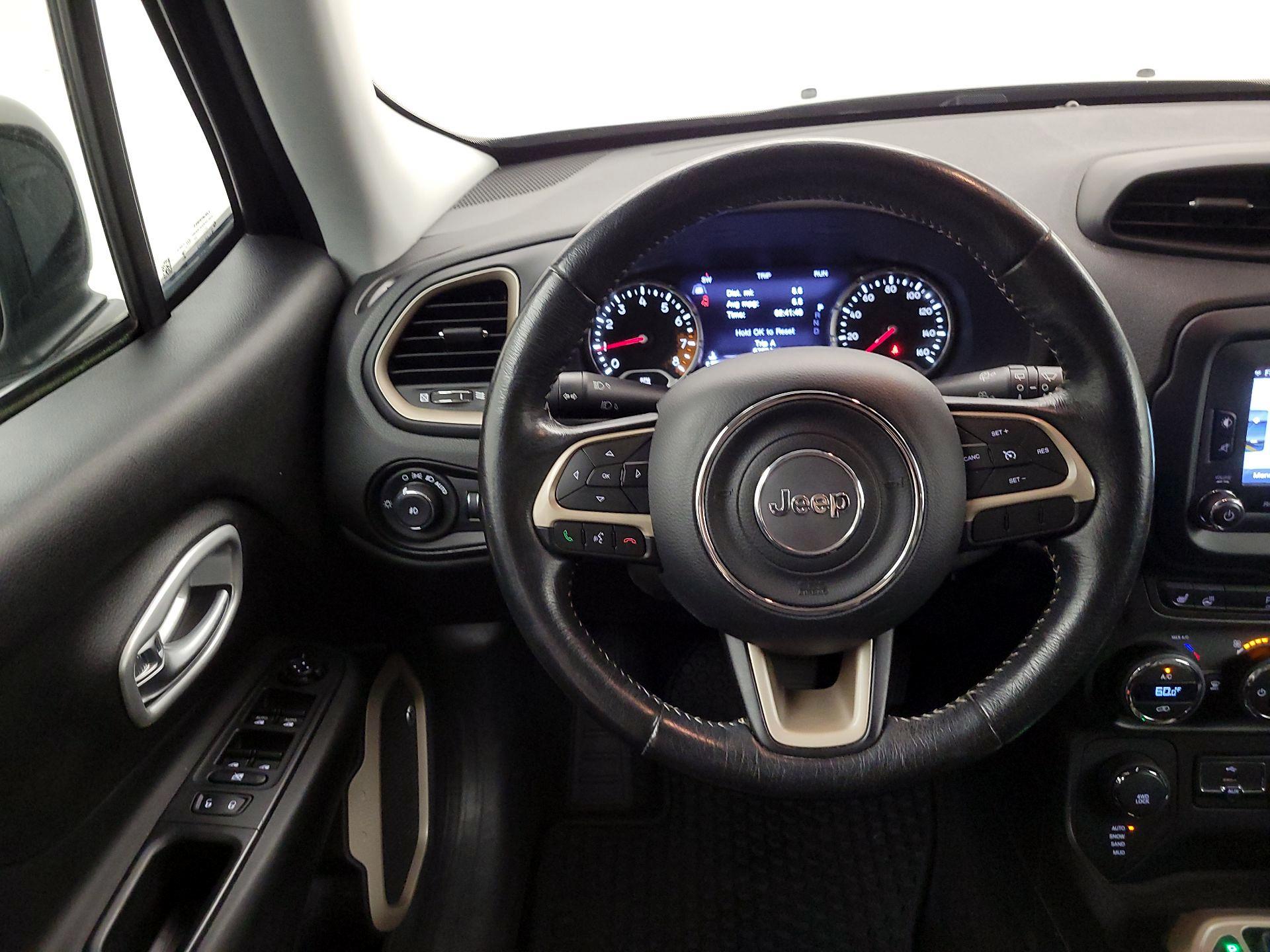 Thumbnail: 2016 Jeep Renegade - 10
