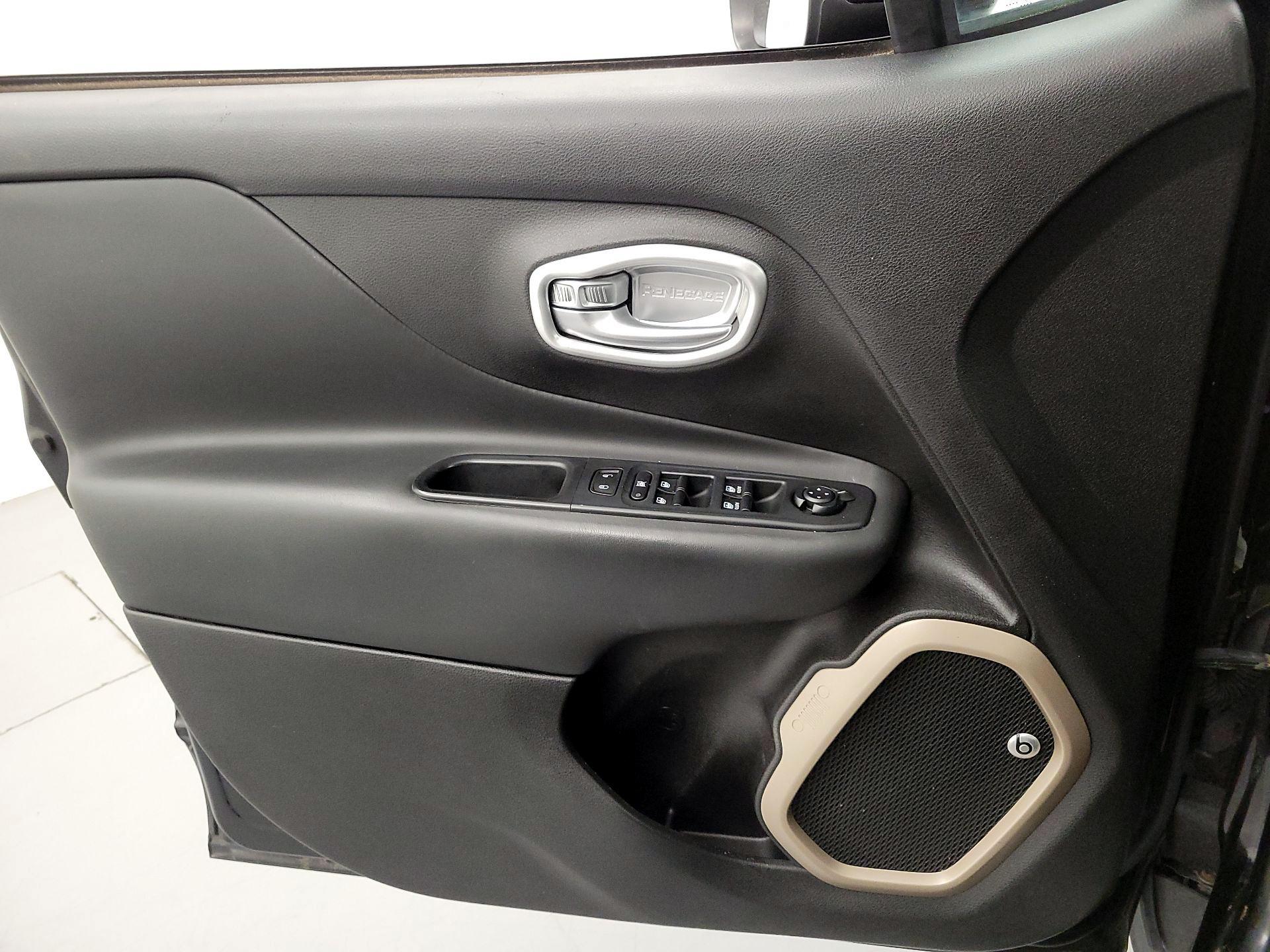 Thumbnail: 2016 Jeep Renegade - 12