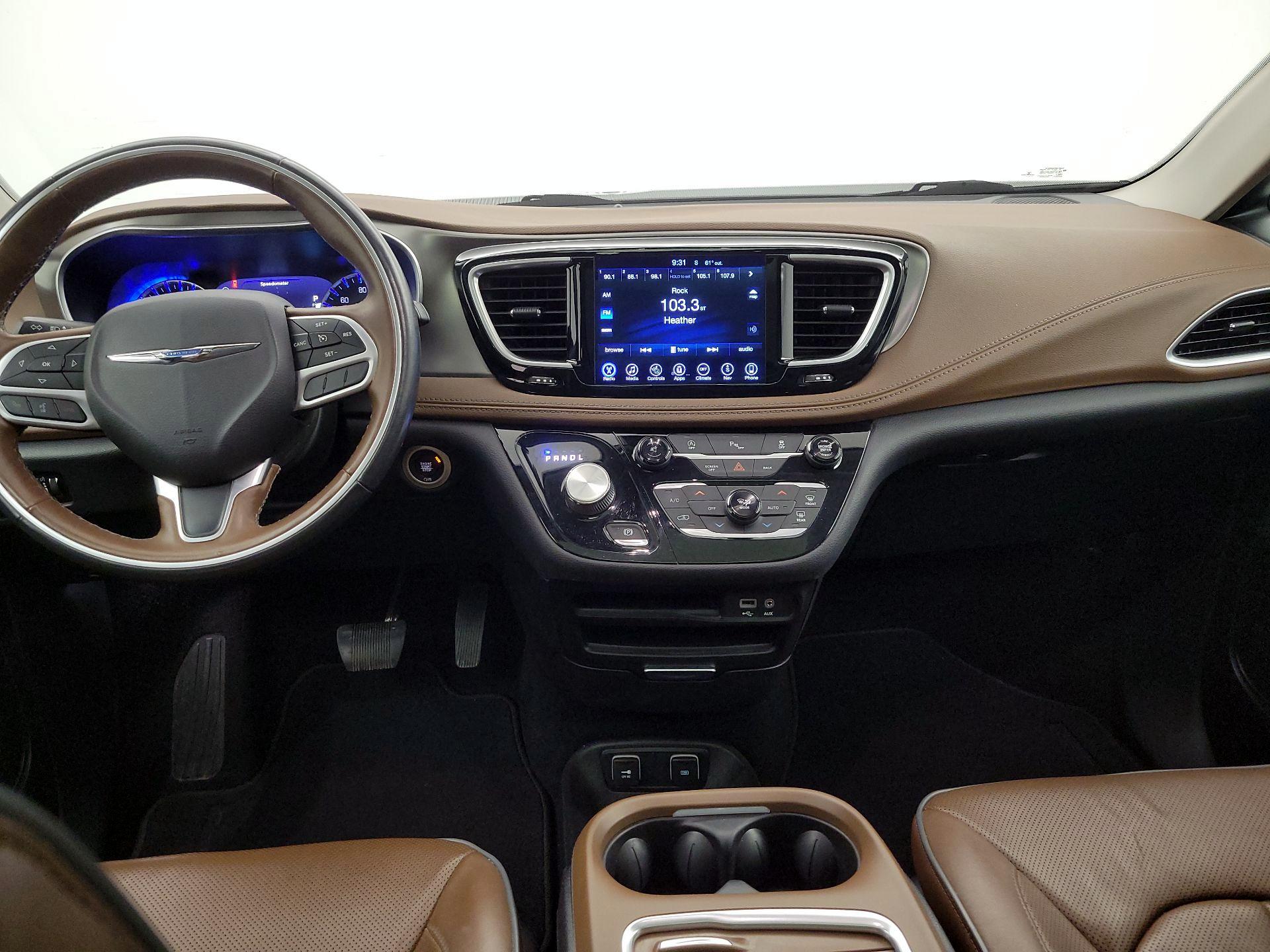 Thumbnail: 2017 Chrysler Pacifica - 9