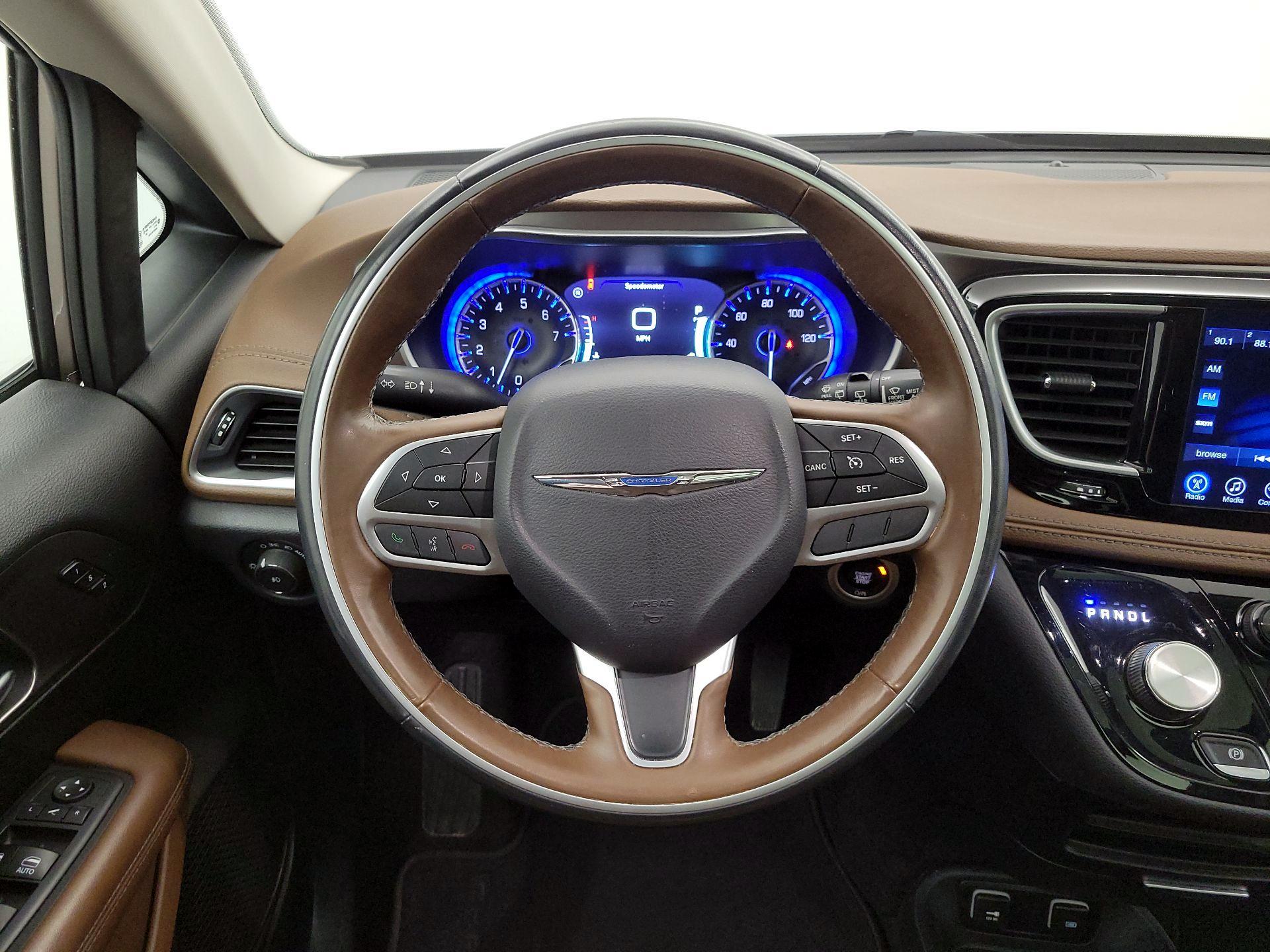 Thumbnail: 2017 Chrysler Pacifica - 10