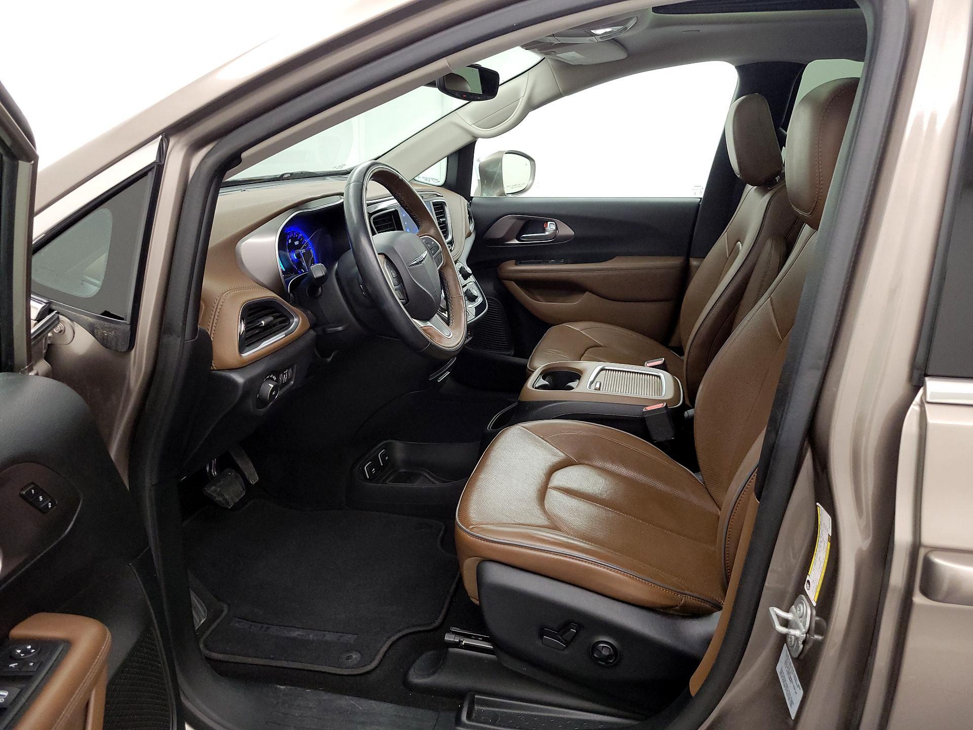Thumbnail: 2017 Chrysler Pacifica - 11