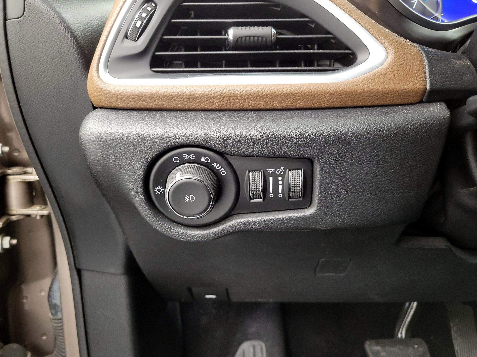 Thumbnail: 2017 Chrysler Pacifica - 13
