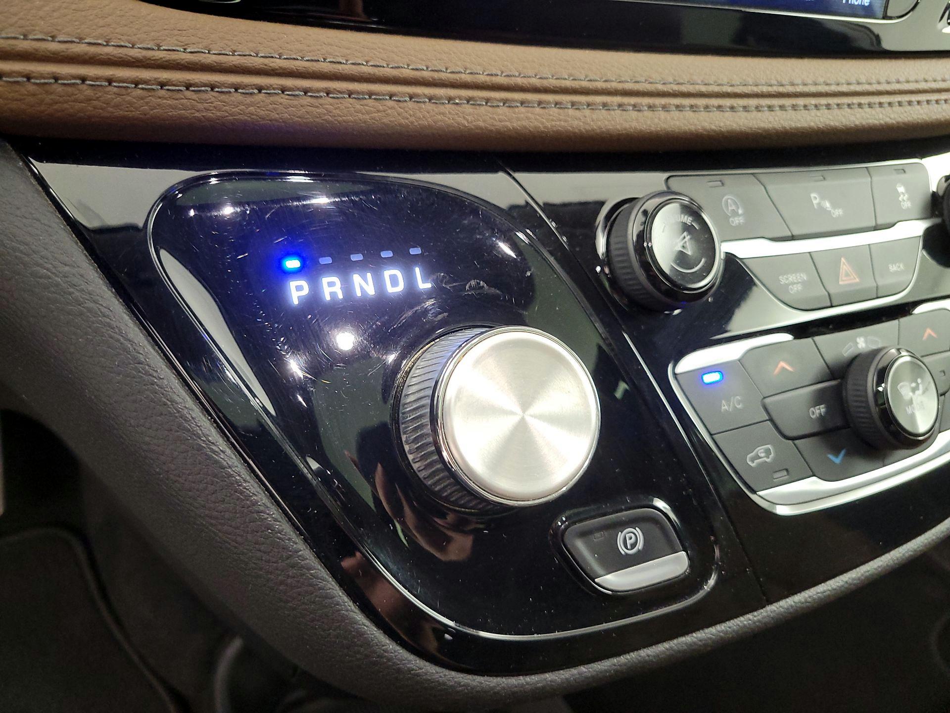 Thumbnail: 2017 Chrysler Pacifica - 18