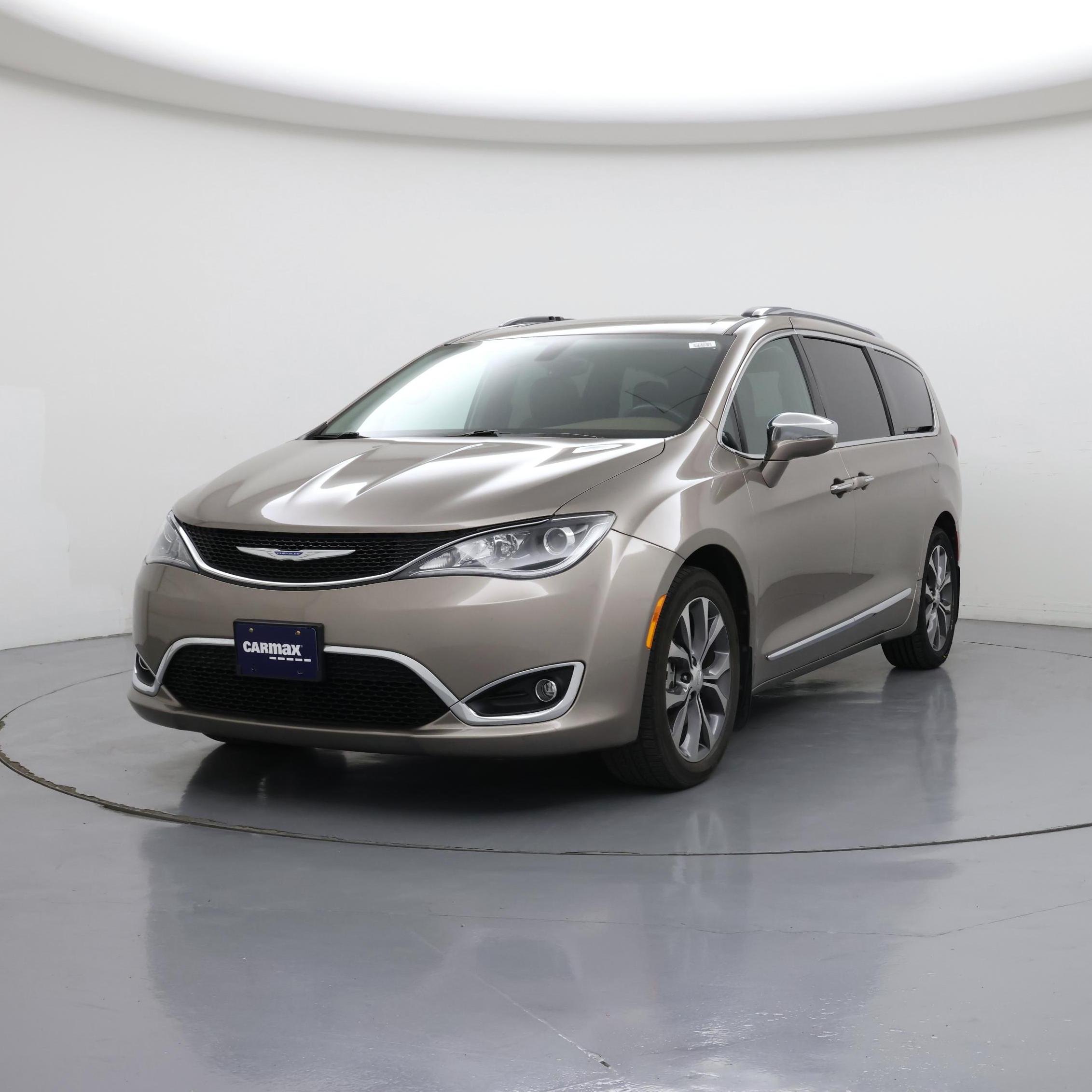 Thumbnail: 2017 Chrysler Pacifica - 4