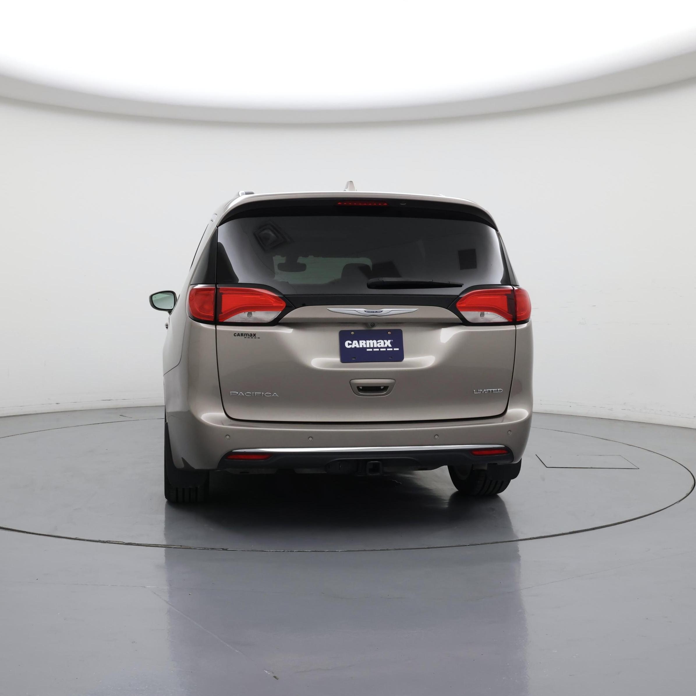 Thumbnail: 2017 Chrysler Pacifica - 6