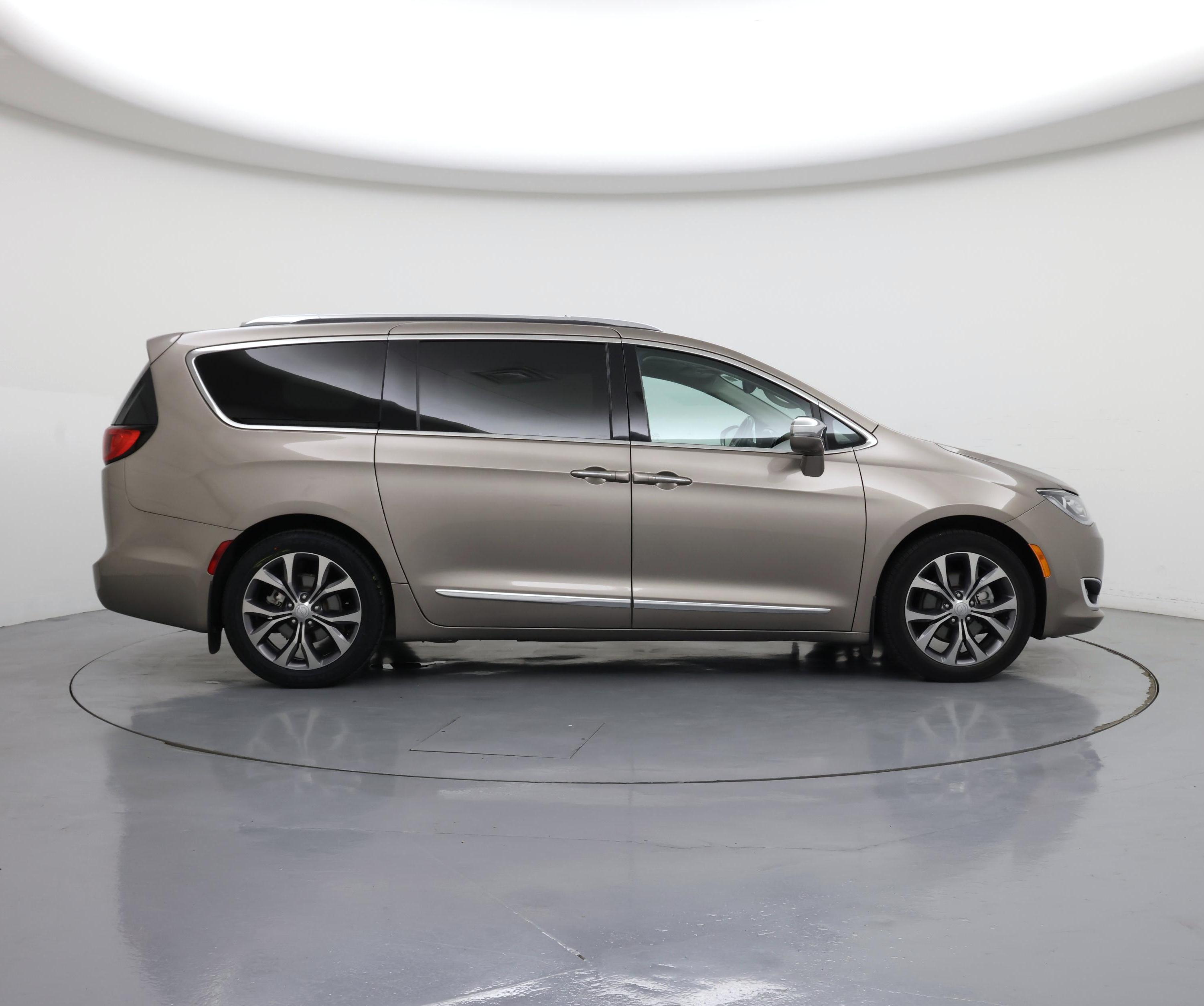 Thumbnail: 2017 Chrysler Pacifica - 7