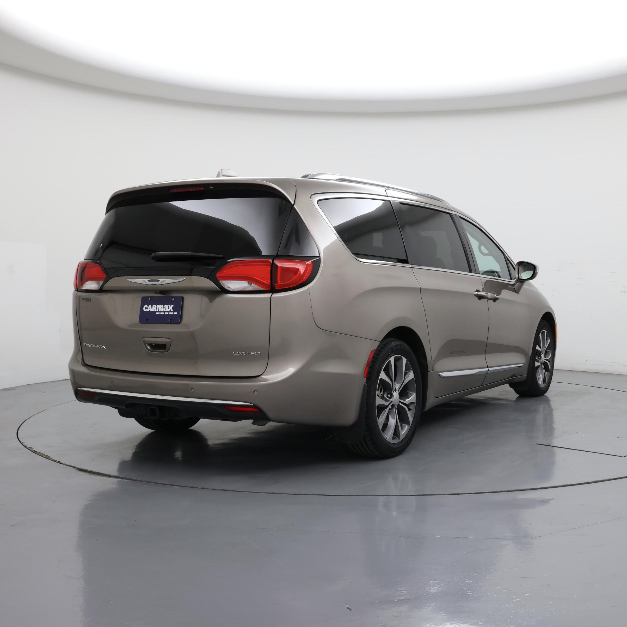 Thumbnail: 2017 Chrysler Pacifica - 8