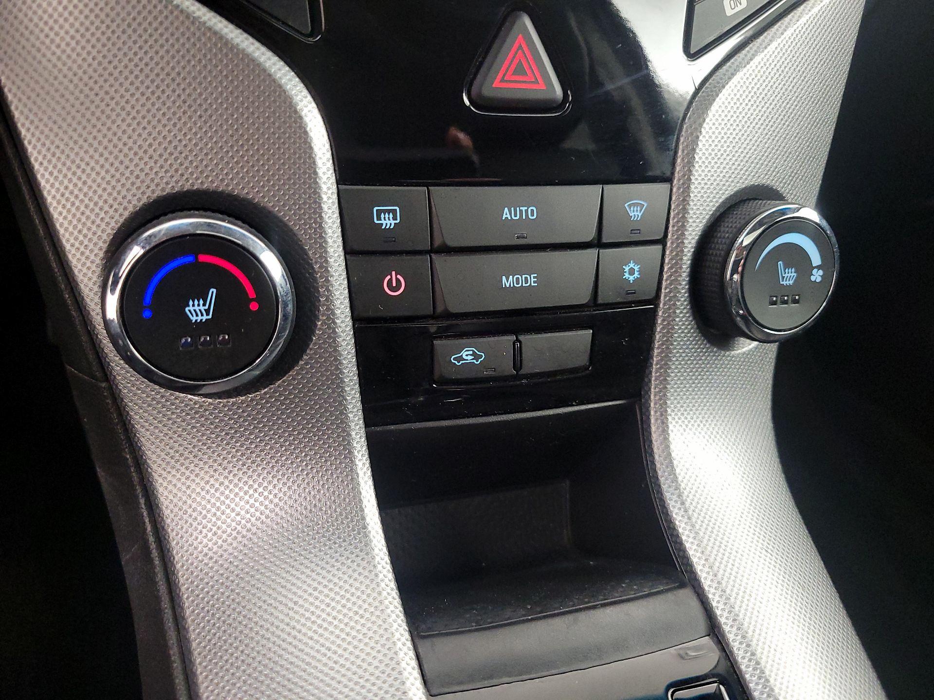 Thumbnail: 2016 Chevrolet Cruze - 16
