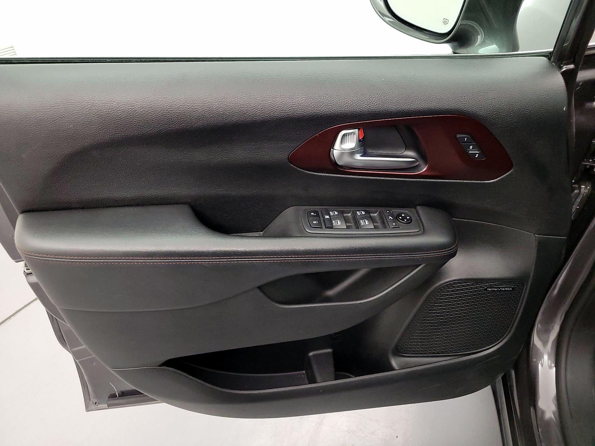 Thumbnail: 2020 Chrysler Pacifica - 12