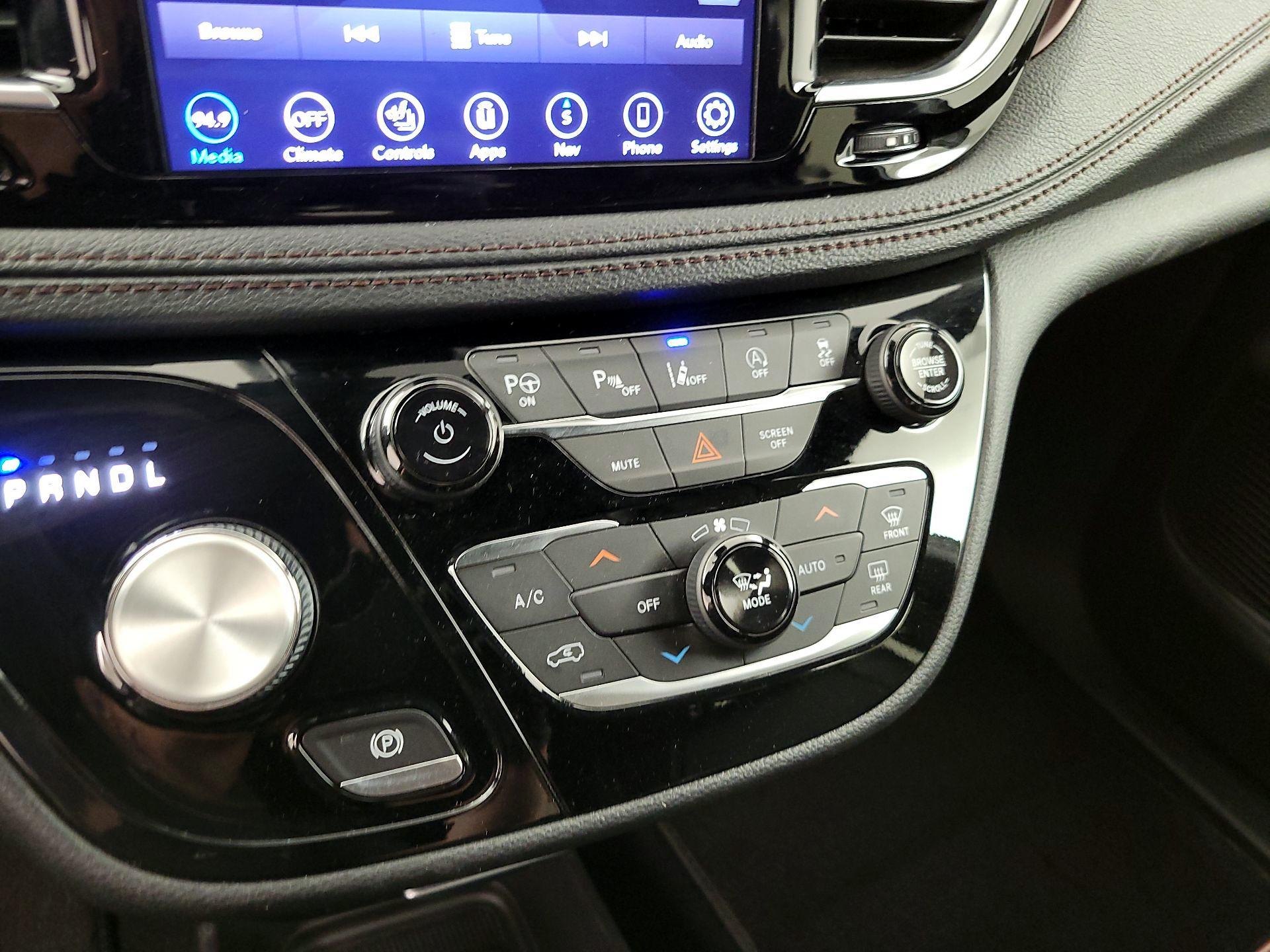 Thumbnail: 2020 Chrysler Pacifica - 17