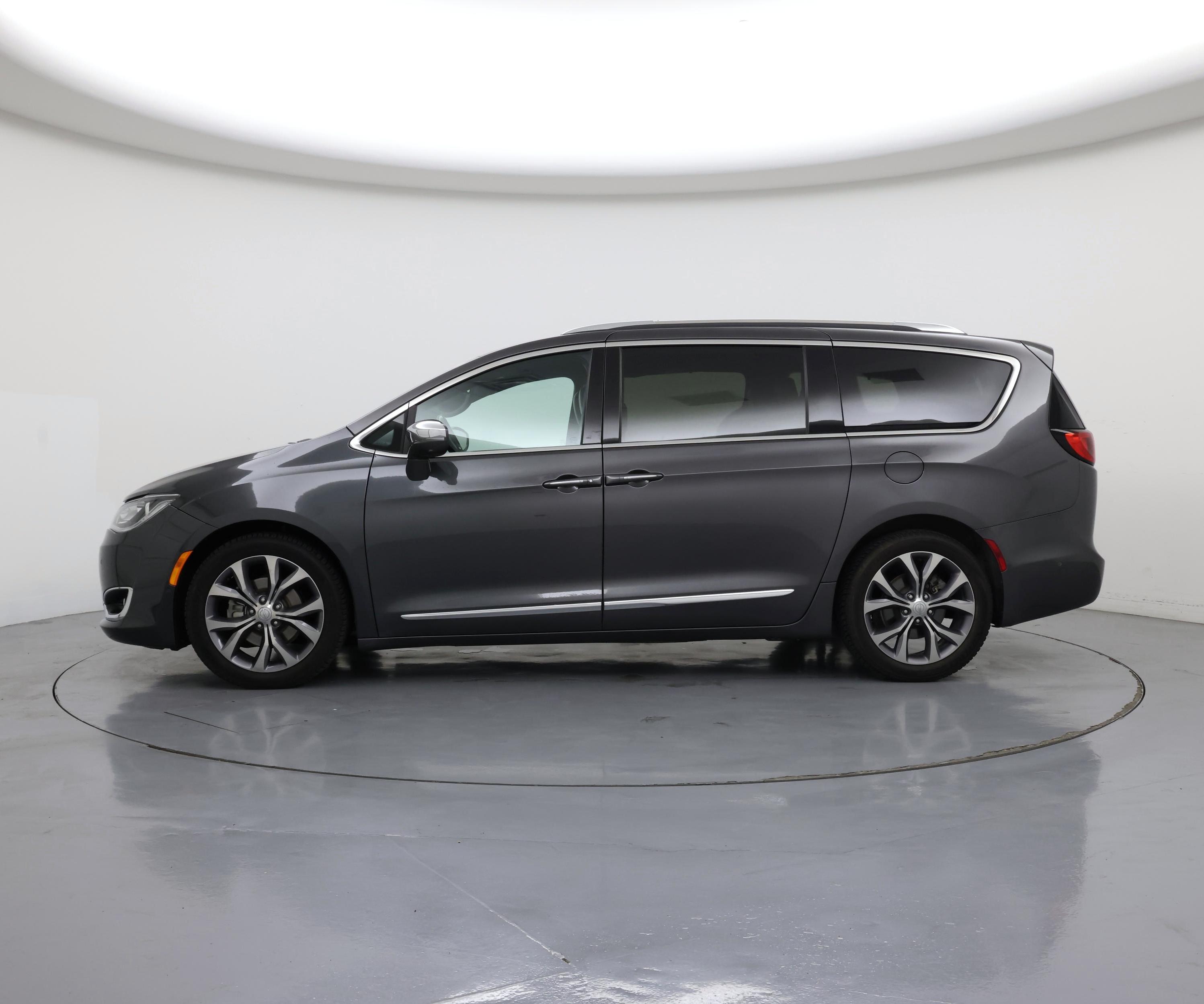 Thumbnail: 2020 Chrysler Pacifica - 3