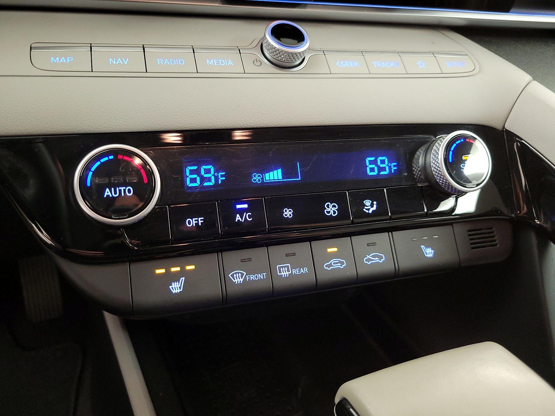 Thumbnail: 2023 Hyundai Elantra - 17