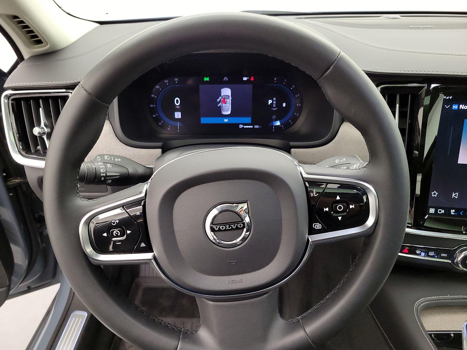 Thumbnail: 2023 Volvo S90 - 10