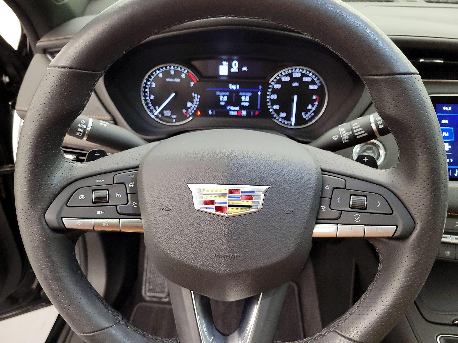 Thumbnail: 2023 Cadillac XT4 - 10