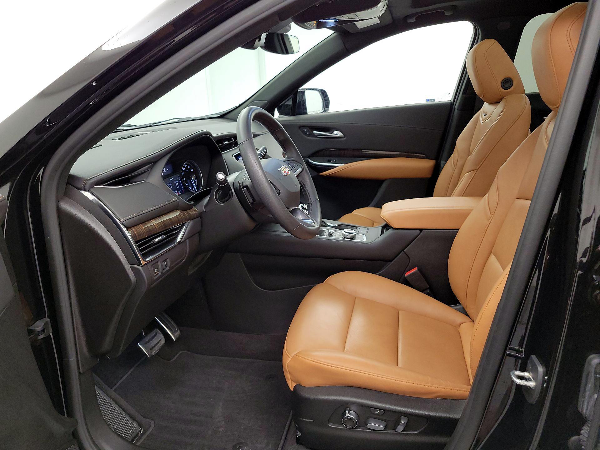 Thumbnail: 2023 Cadillac XT4 - 11