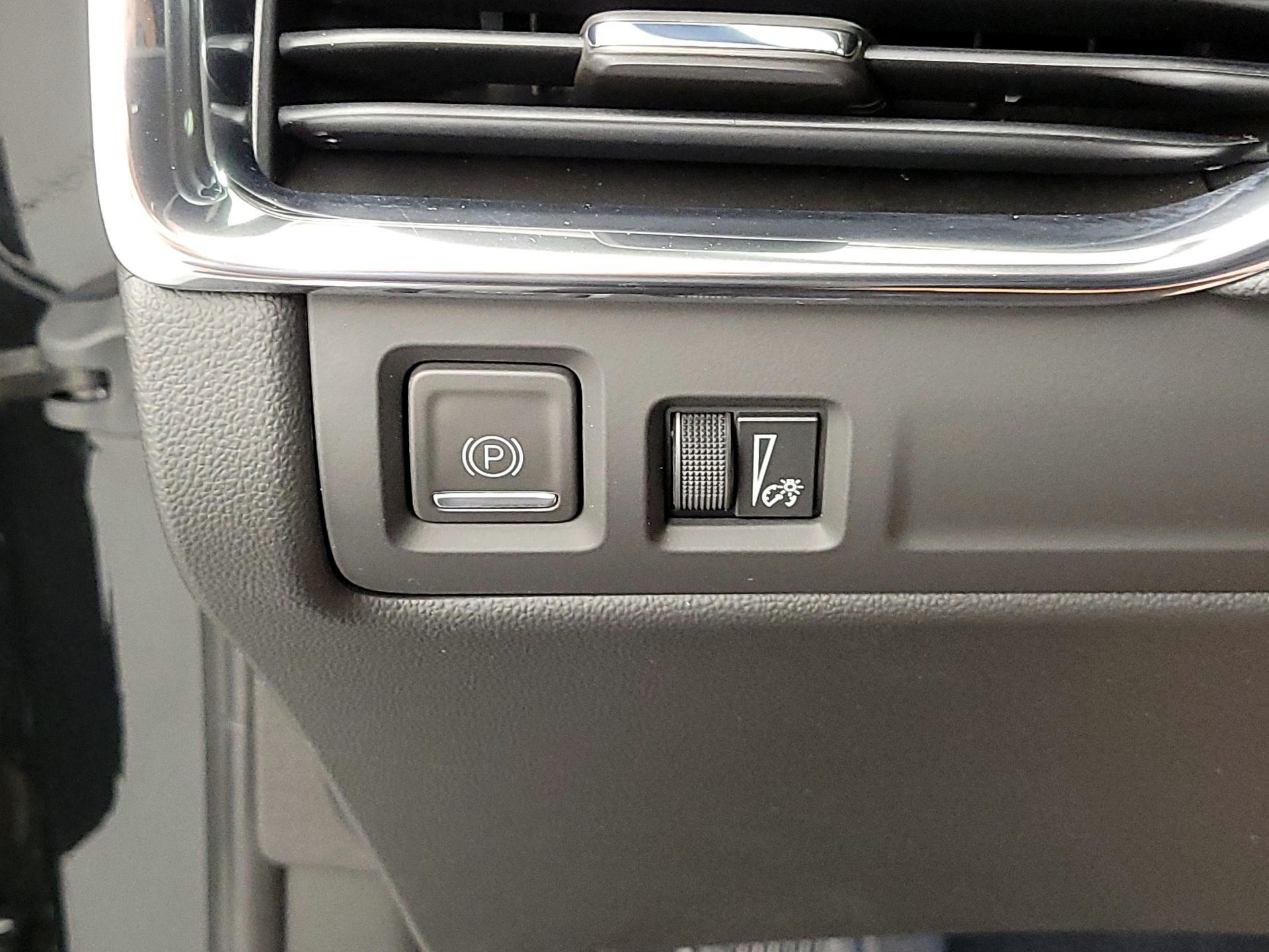 Thumbnail: 2023 Cadillac XT4 - 13