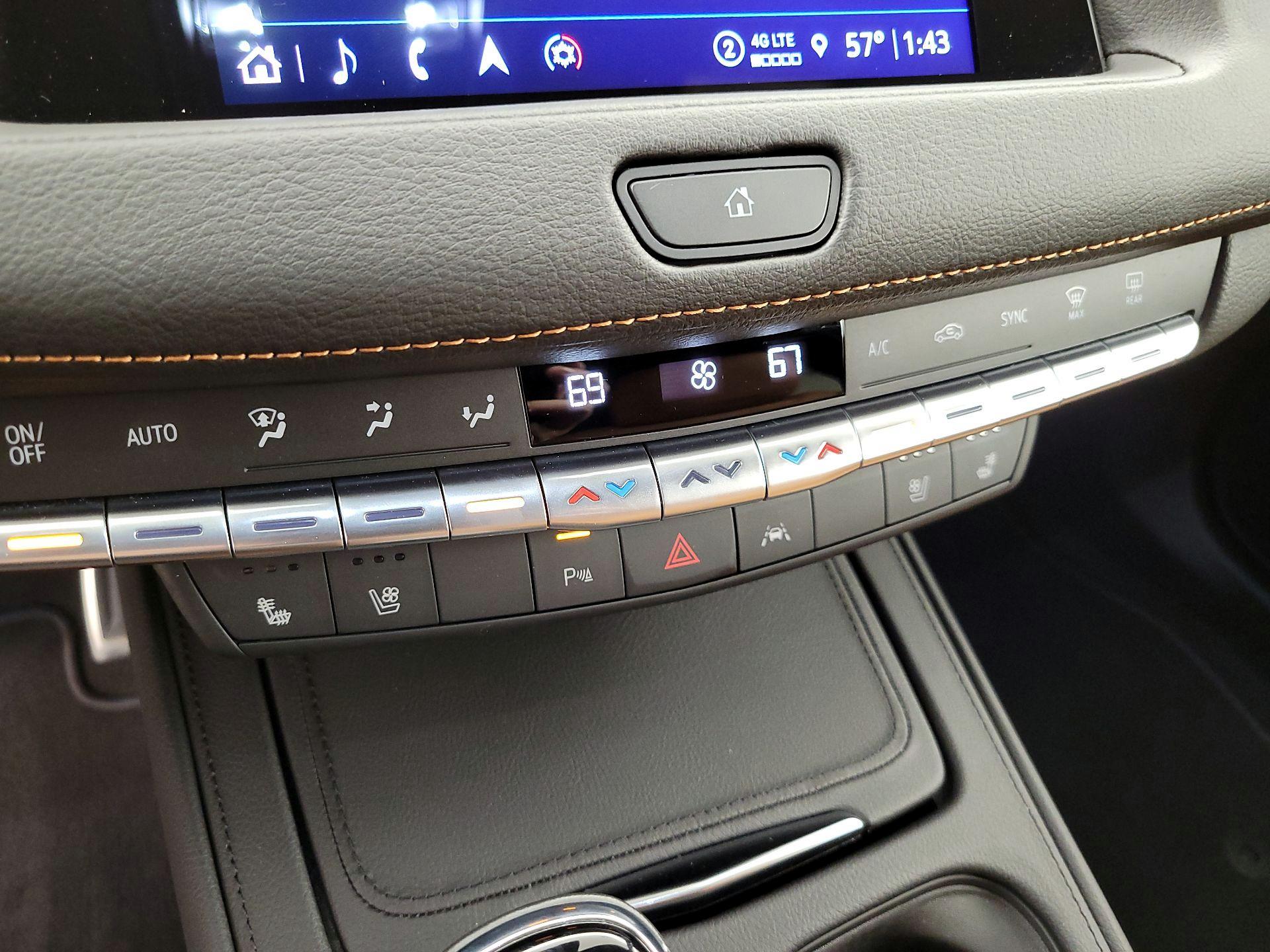 Thumbnail: 2023 Cadillac XT4 - 16