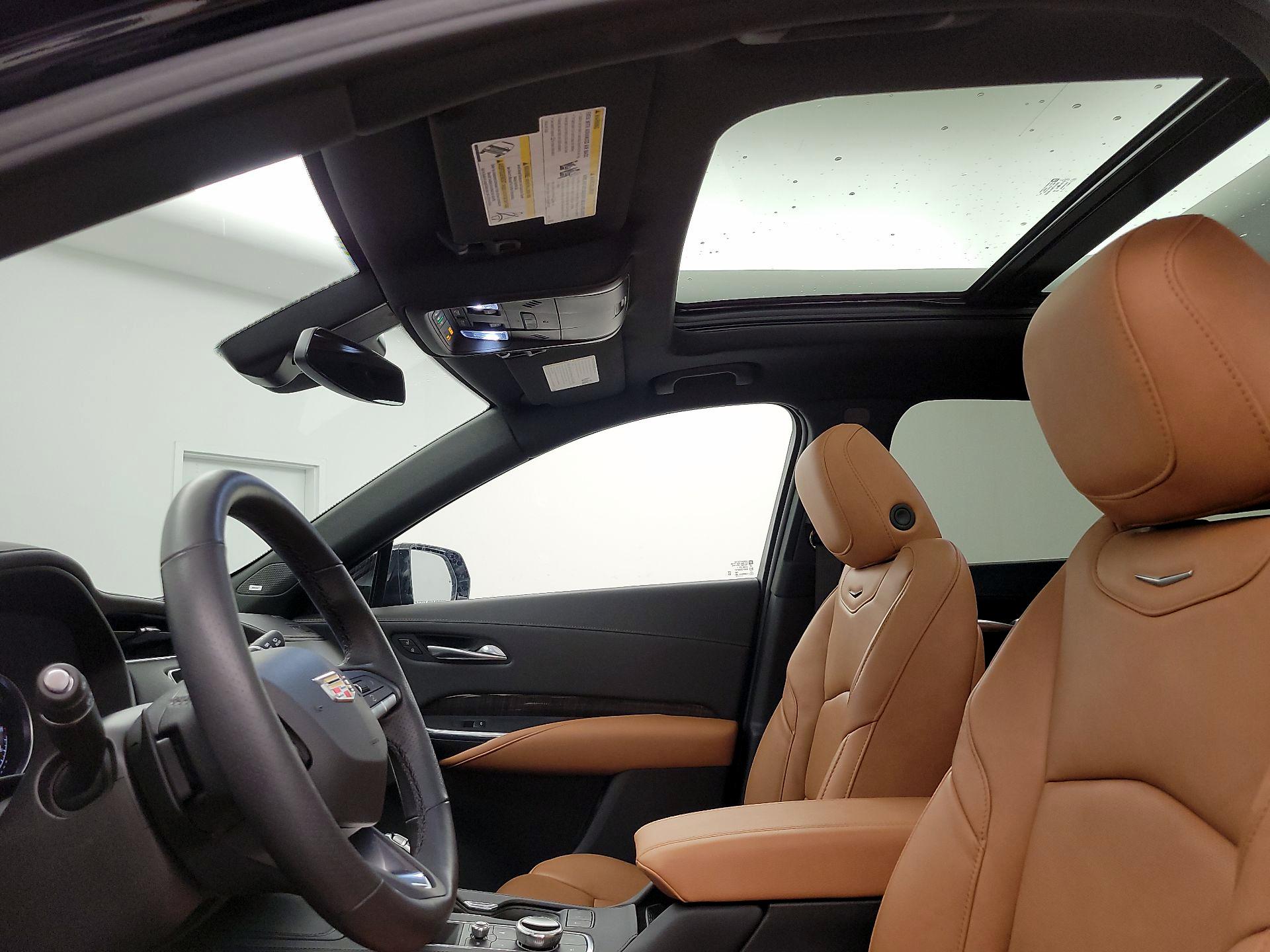 Thumbnail: 2023 Cadillac XT4 - 19